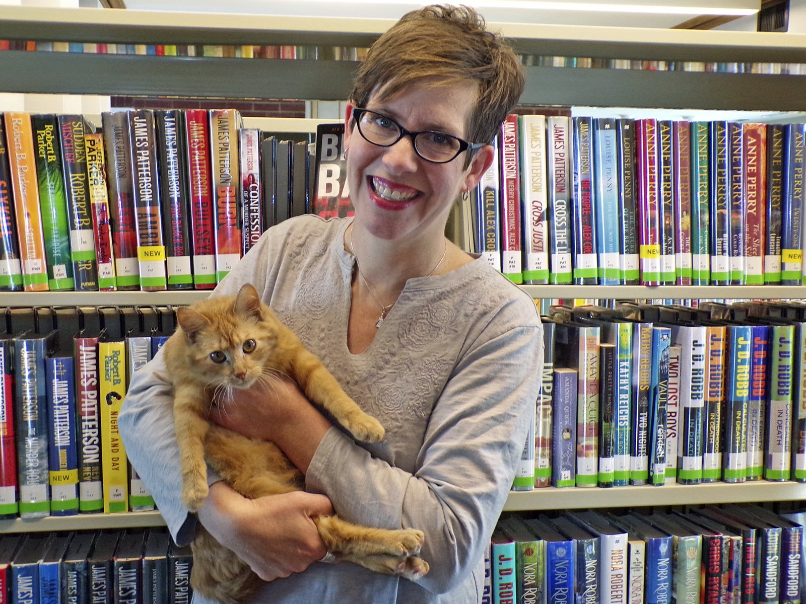 Iowa Library Adopts a Cat