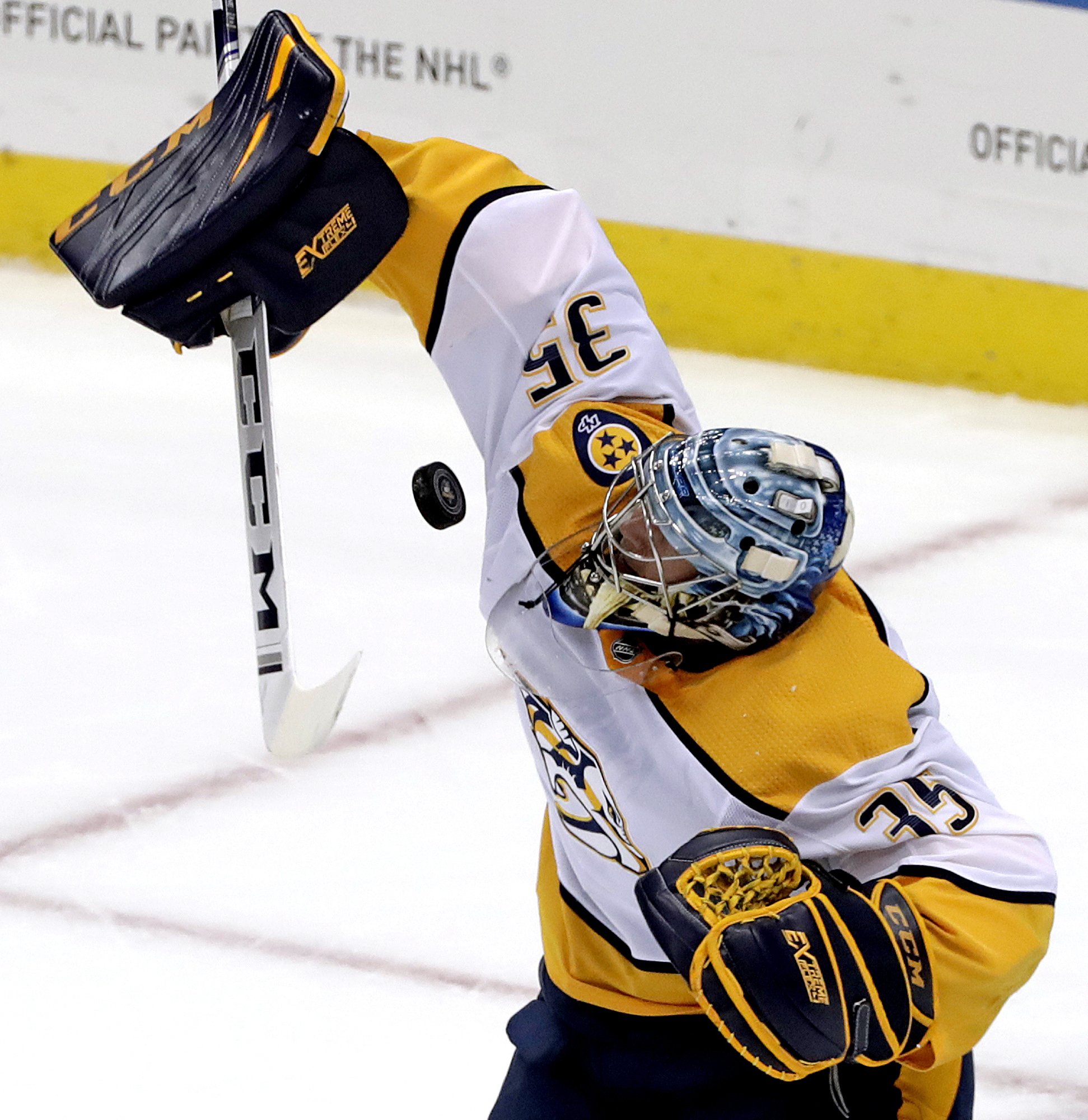 Rinne Leads Predators To 3 1 Win Over Penguins