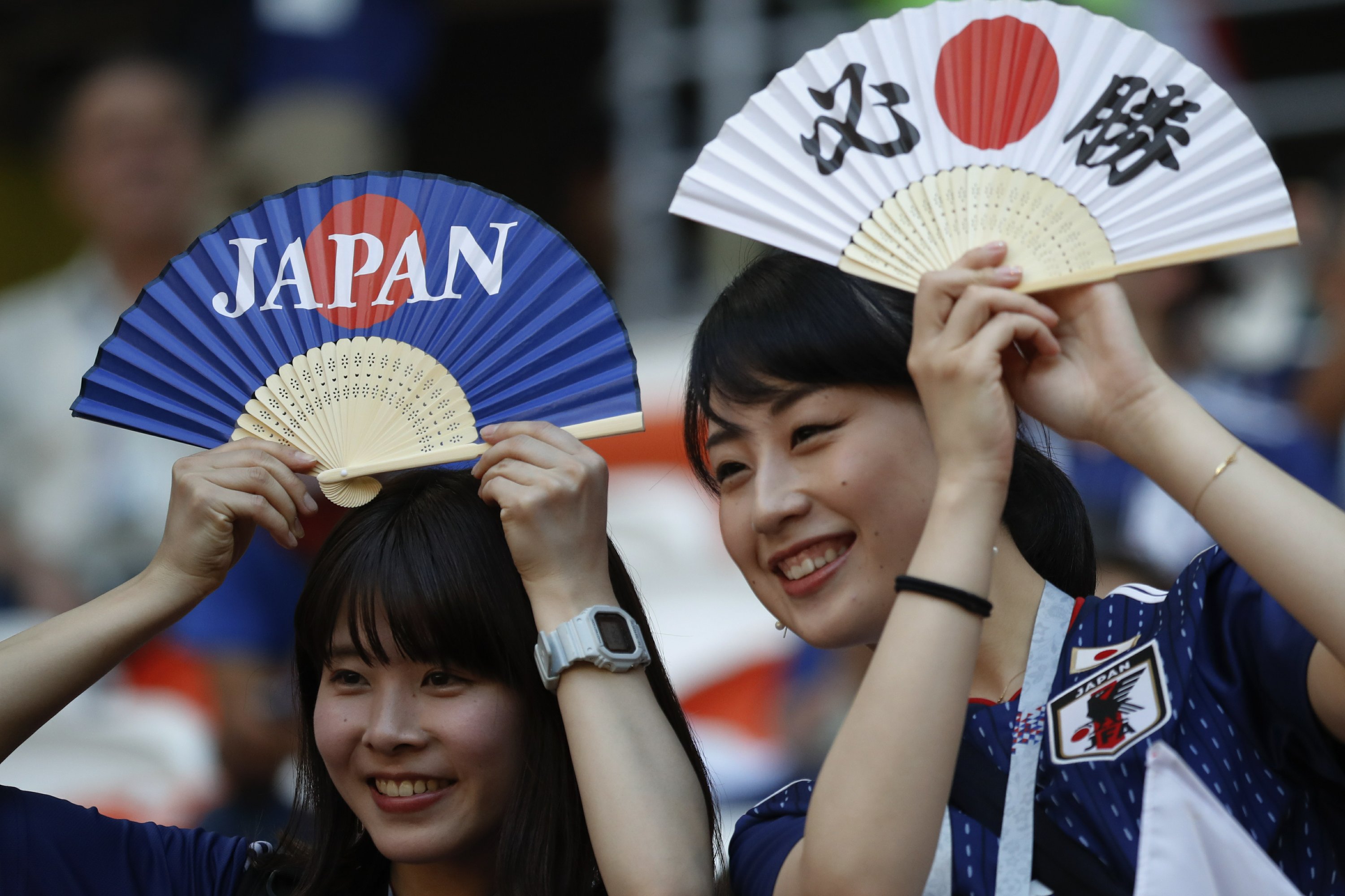 Japan fans. Японские фанатки. Болельщицы Японии. Японские девушки болельщицы. Красивая японская болельщица.