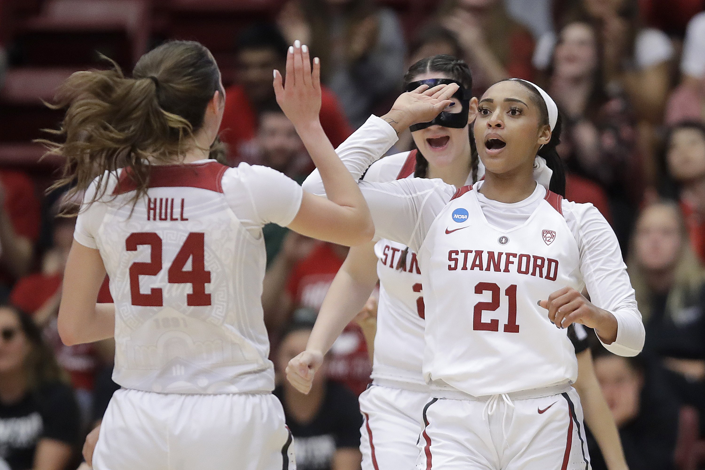 Alanna Smith leads second-seeded Stanford into second round