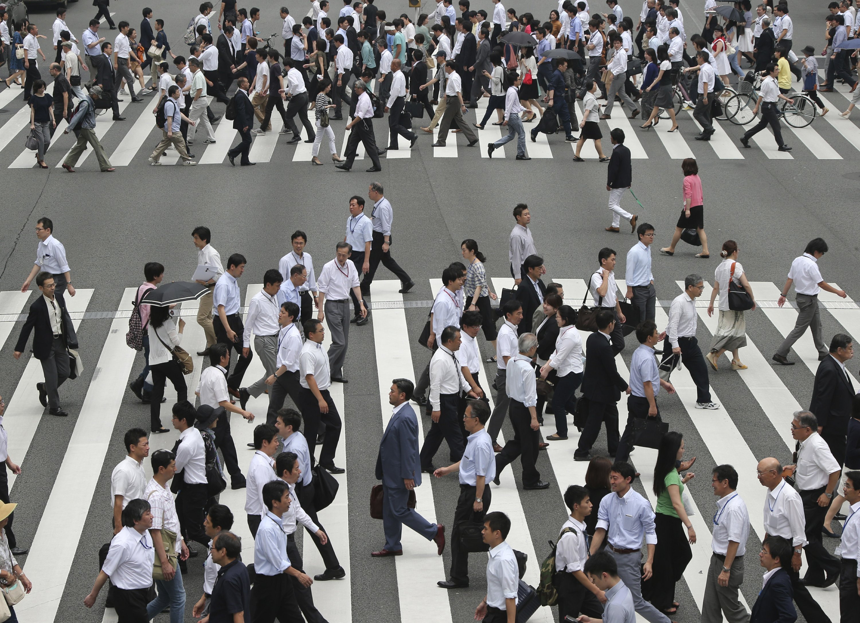 Work japan. Япония рабочие. Трудолюбивые японцы. Япония работники. Много японцев.