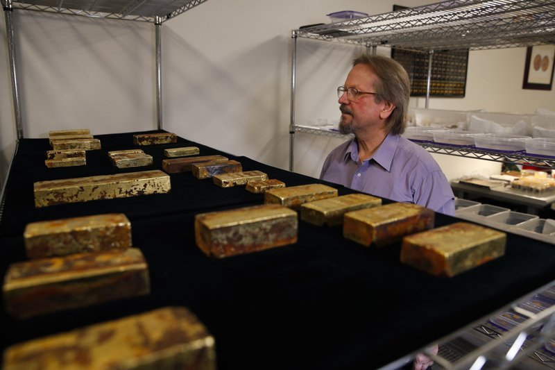Treasure lost at sea in 1857 shipwreck goes on display (apnews.com)