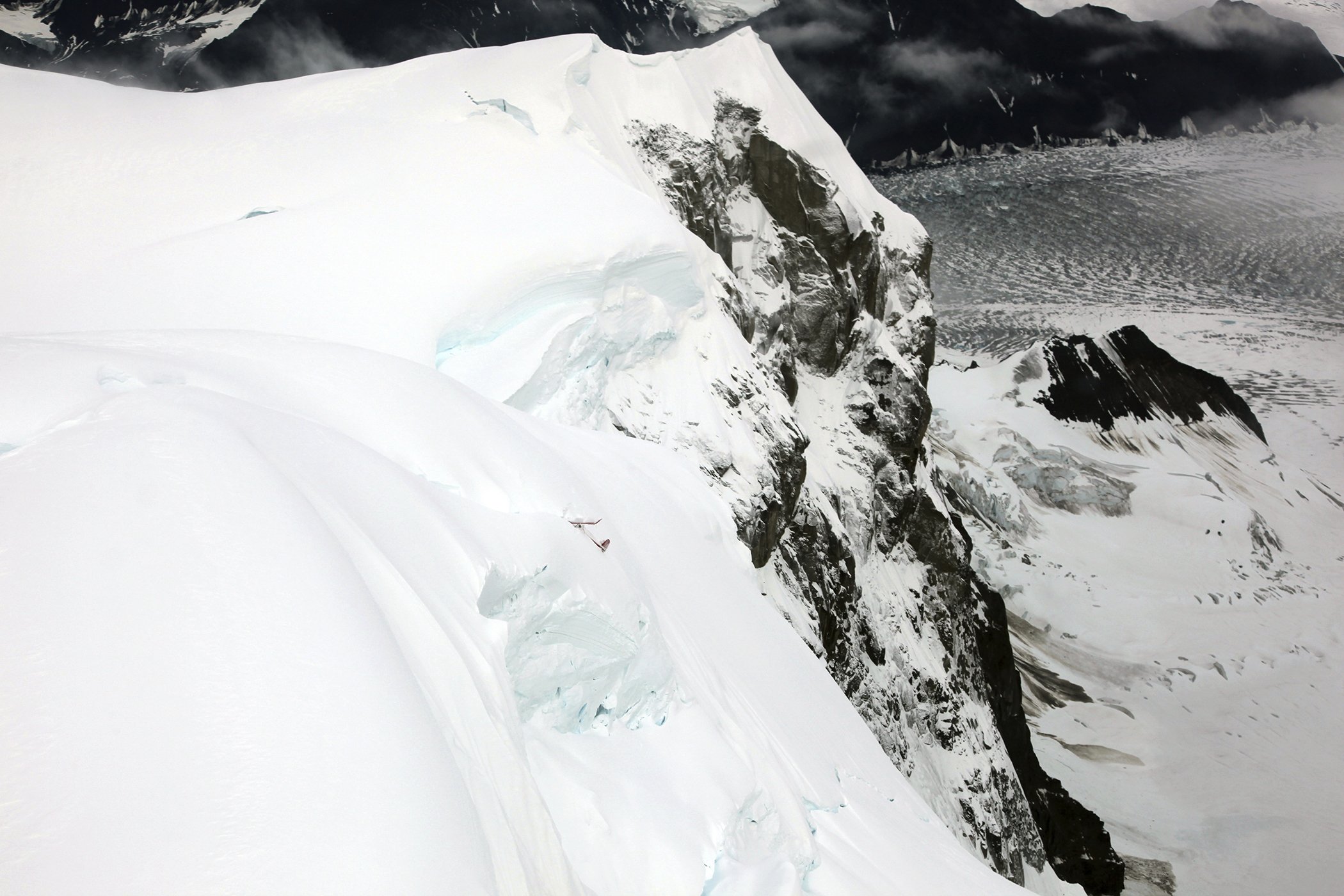 Mountain crash. Суситна Аляска гора. Гора спящая леди Аляска. Хребет Жан-Мишель Бихорель. "Спящая леди" Жан-Мишель Бихорель.