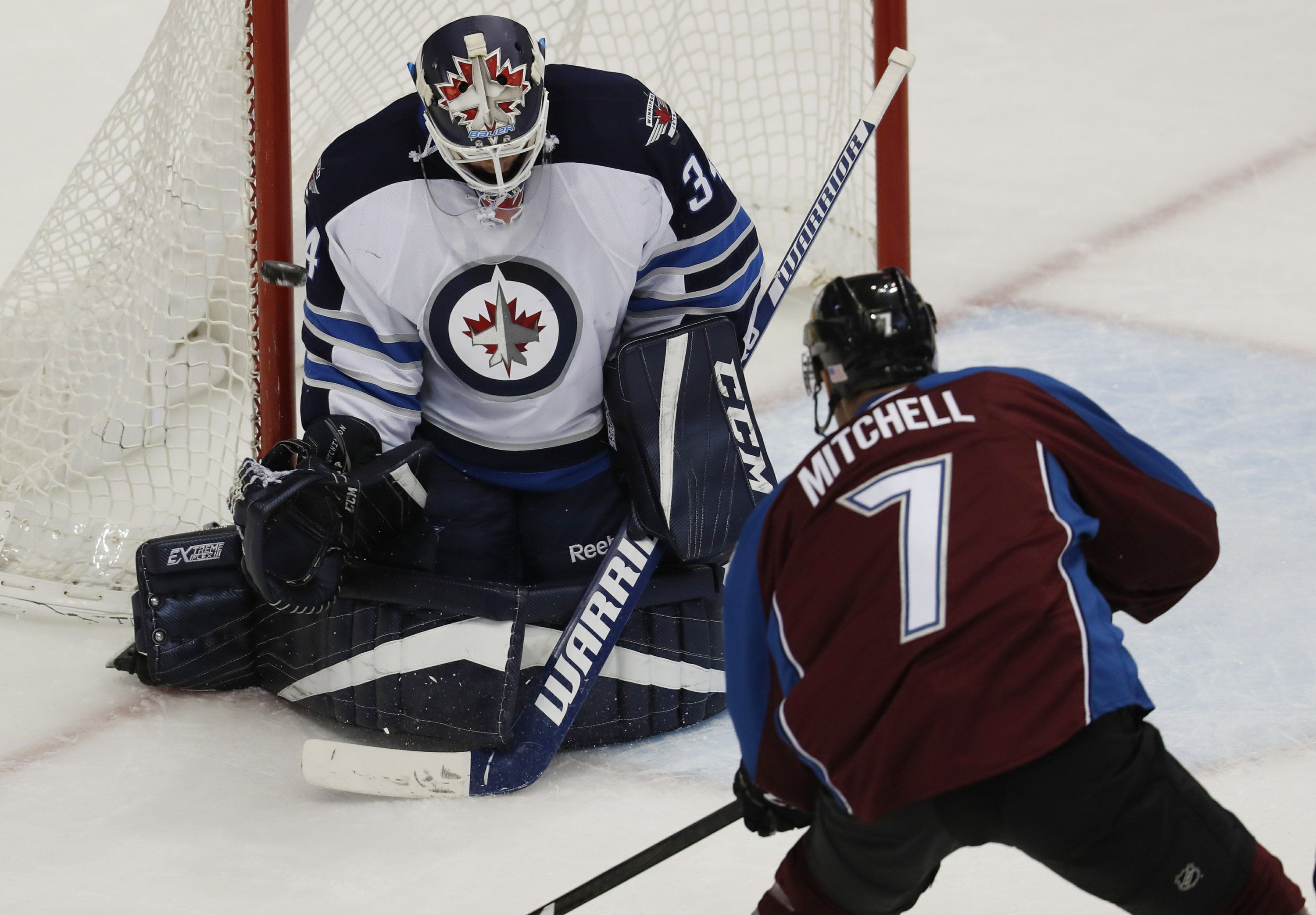 Колорадо эвеланш виннипег джетс. Виннипег Джетс - Колорадо Эвеланш. Colorado Avalanche Winnipeg Jets. Mike Hutchinson Colorado Avalanche. Mike Hutchinson Colorado.