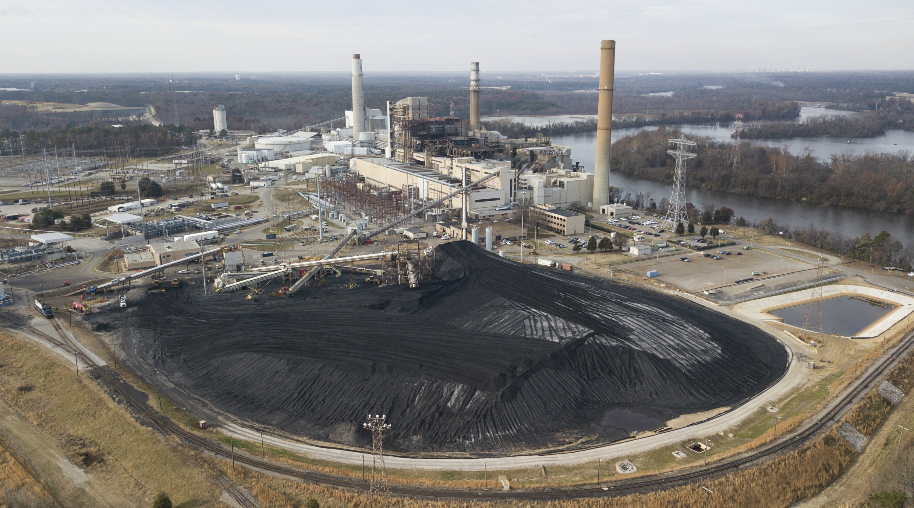 Rivals see opening in Dominion Energy's political success