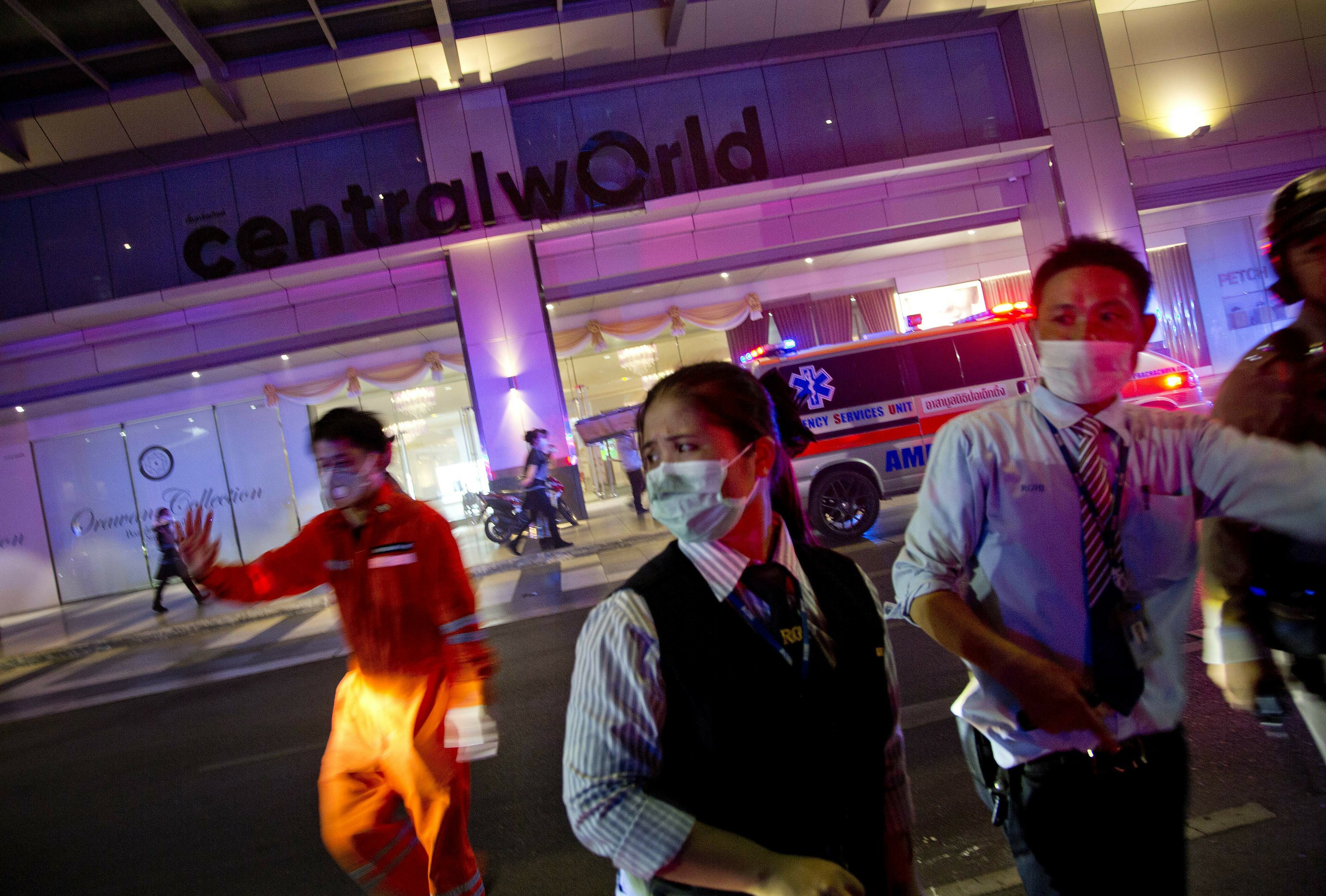 Fire At Bangkok Mall Complex Kills 2 Forces Big Evacuation