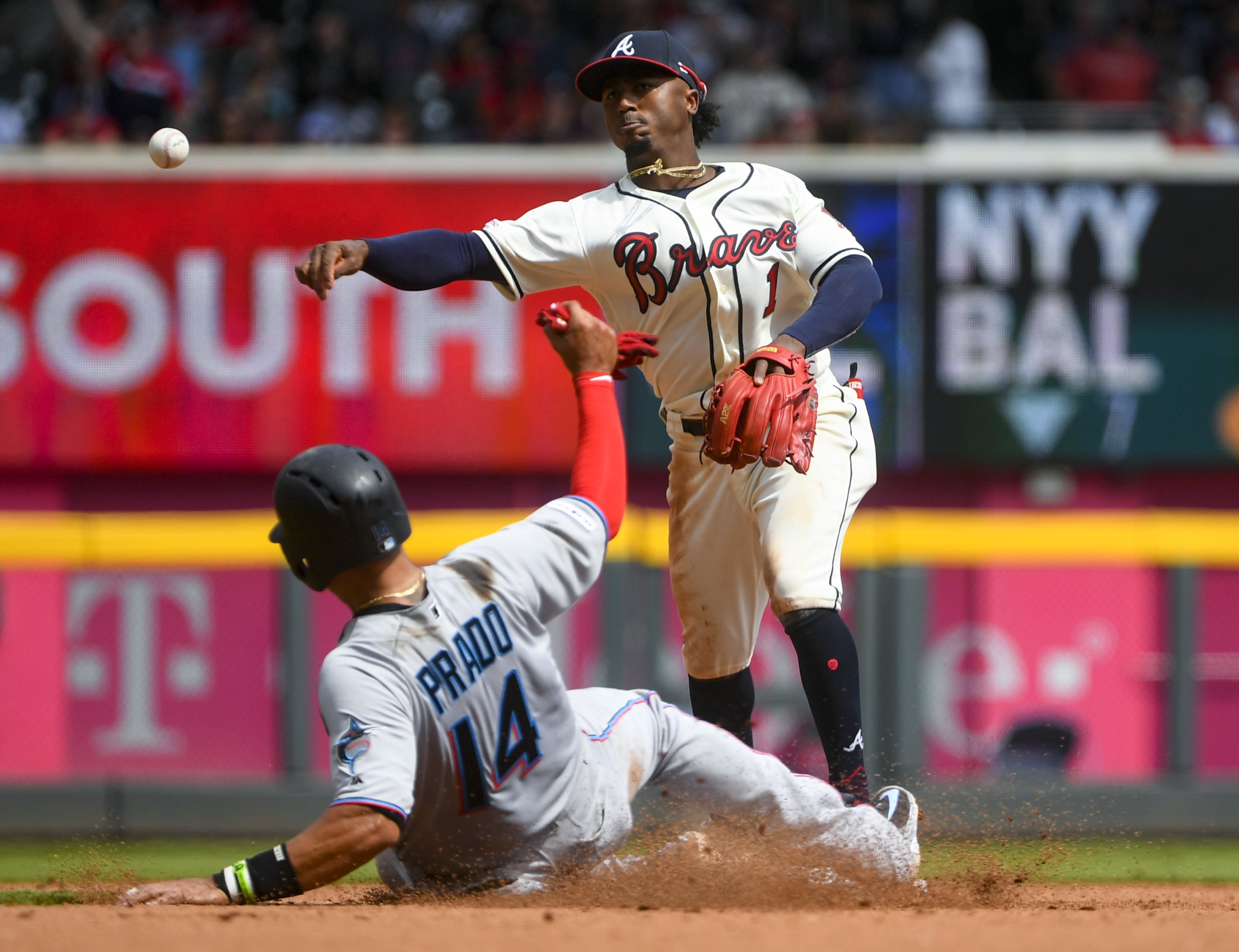 ozzie-albies-braves-agree-to-35m-7-year-contract-ap-news