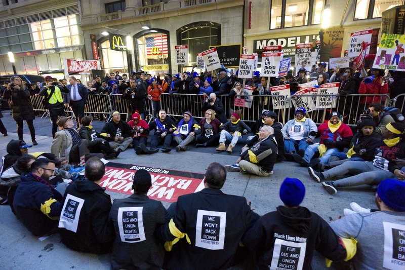 25 Arrested For Sitting In Nyc Street At Minimum Wage Rally