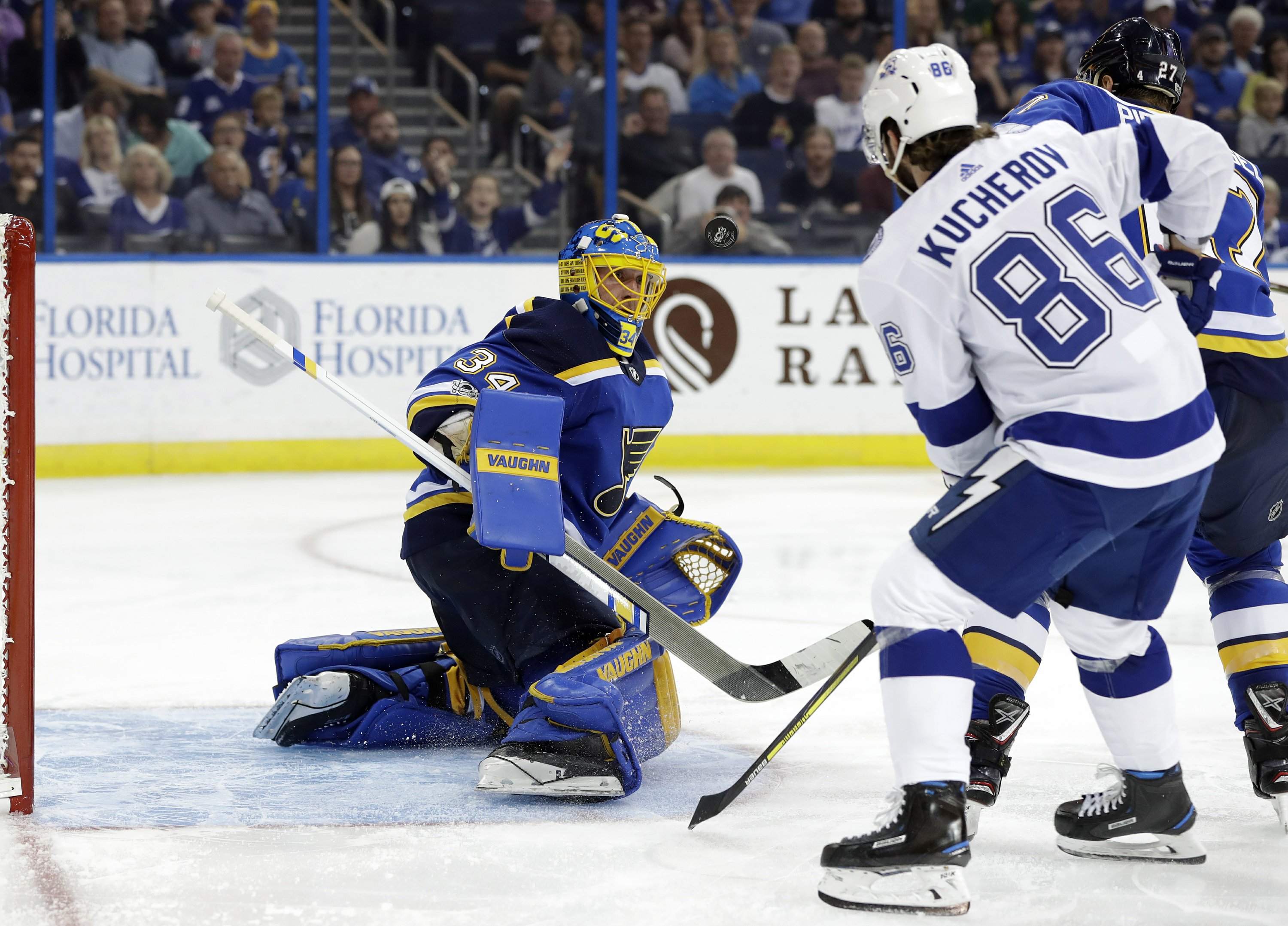 Kucherov scores in 5th straight game, Lightning beat Blues