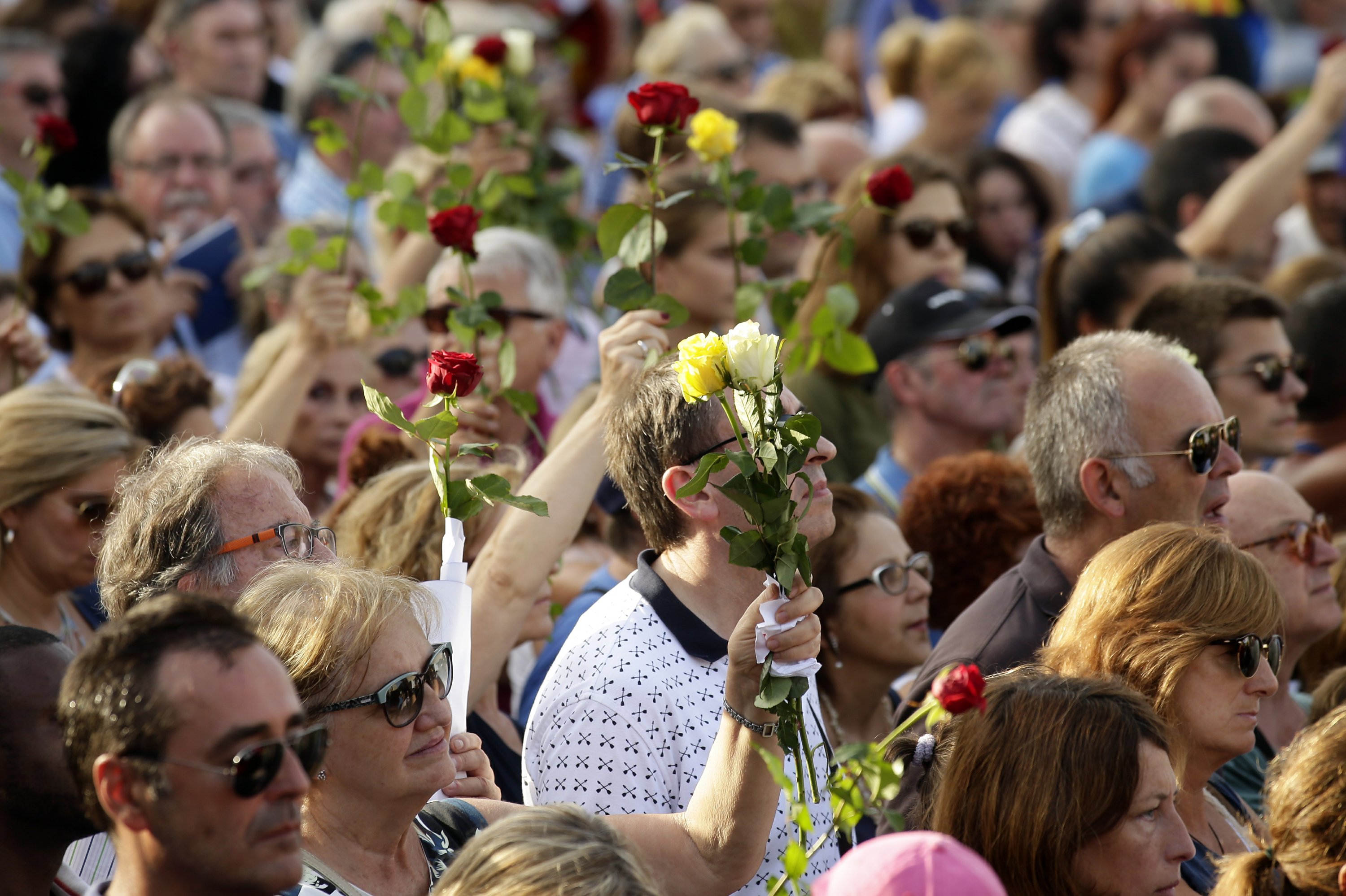 The Latest: Police say 500,000 attend Barcelona peace march
