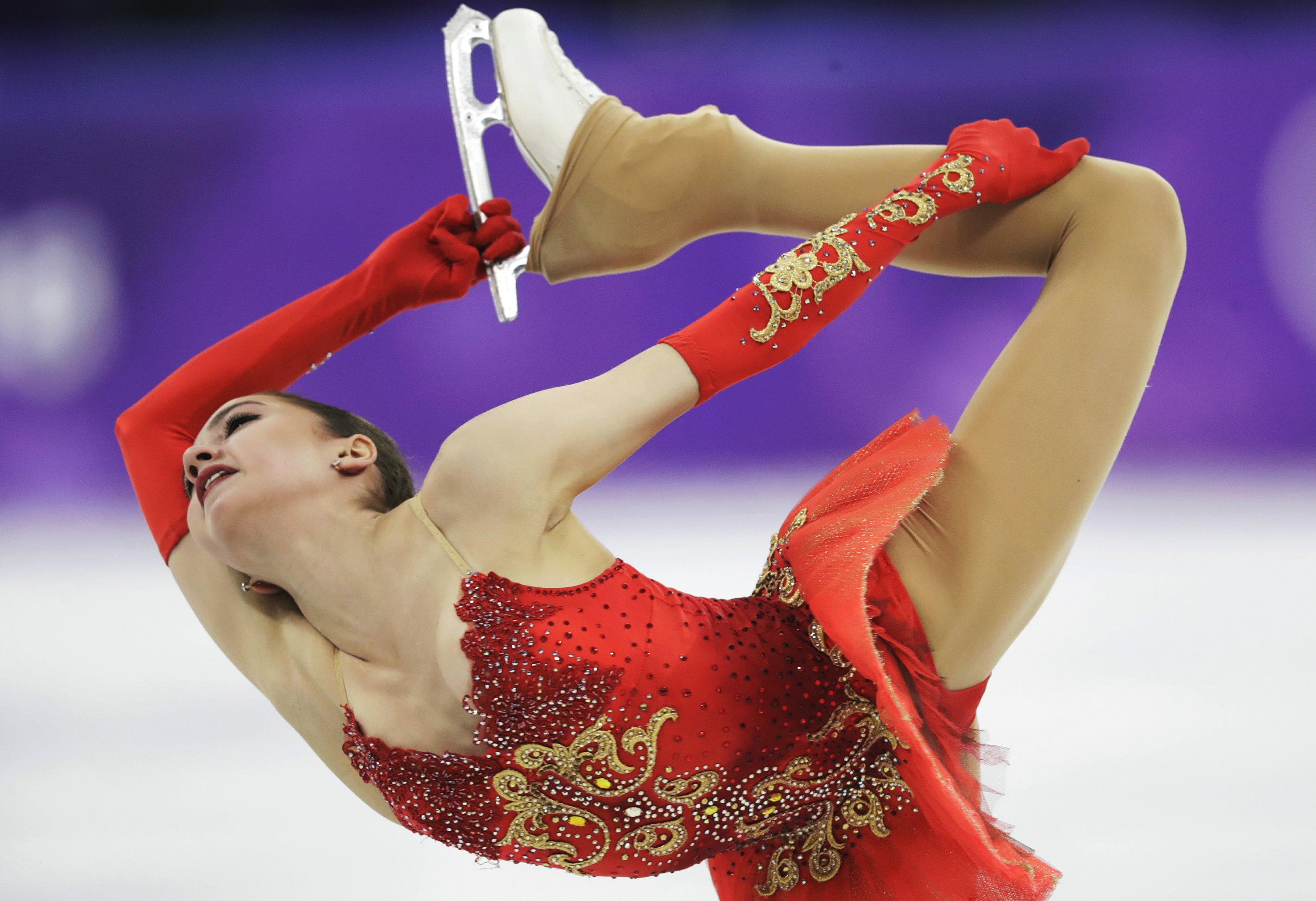 Russians get 1st gold thanks to 15yearold Zagitova AP News