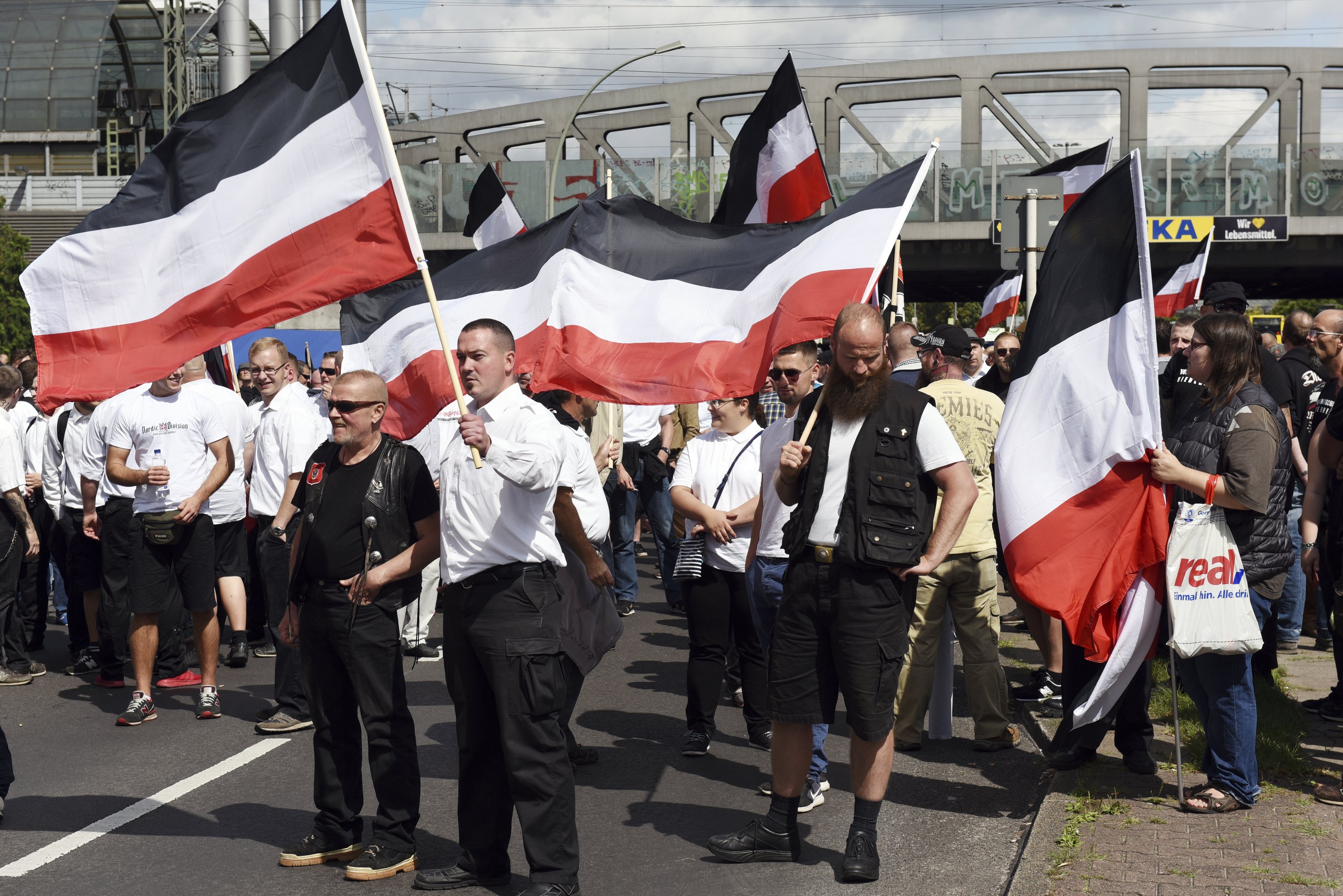 Counter Protesters Block Neo Nazi March To Berlin Prison