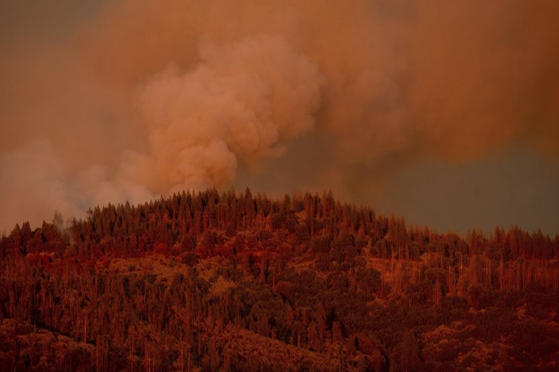 Sierra Nevada Forest Fire Continues To Grow Near Yosemite