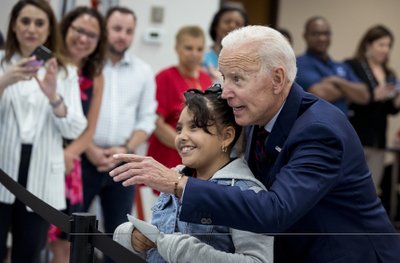 Biden unveils education policy before teachers | AP