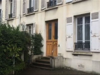 Raw: Police Raid Properties in Kardashian Case