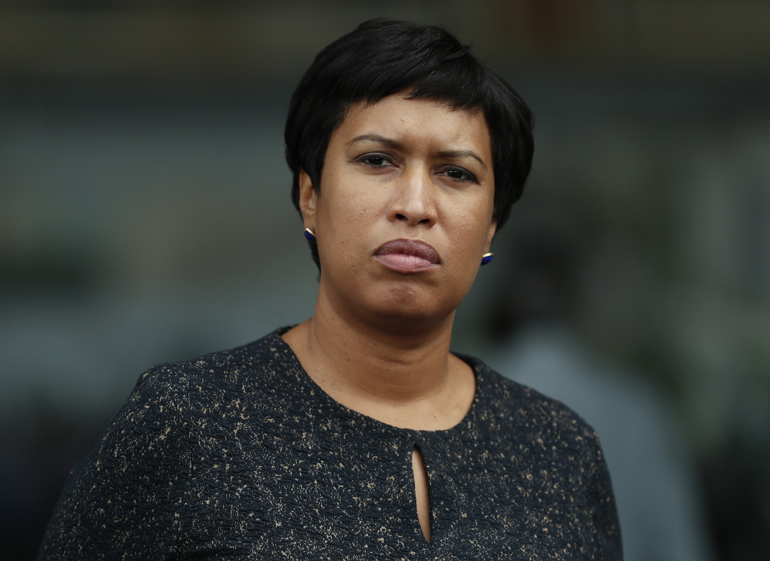 dc-mayor-bowser-wins-voters-ok-pay-shift-for-tipped-workers-ap-news