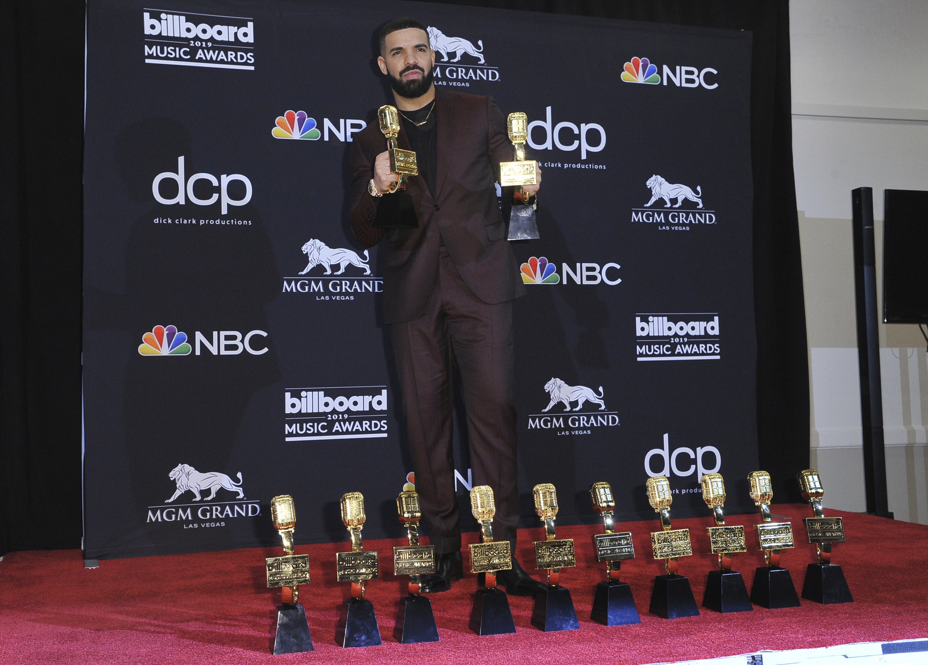 Drake Breaks Taylor Swift S Record At Billboard Music Awards