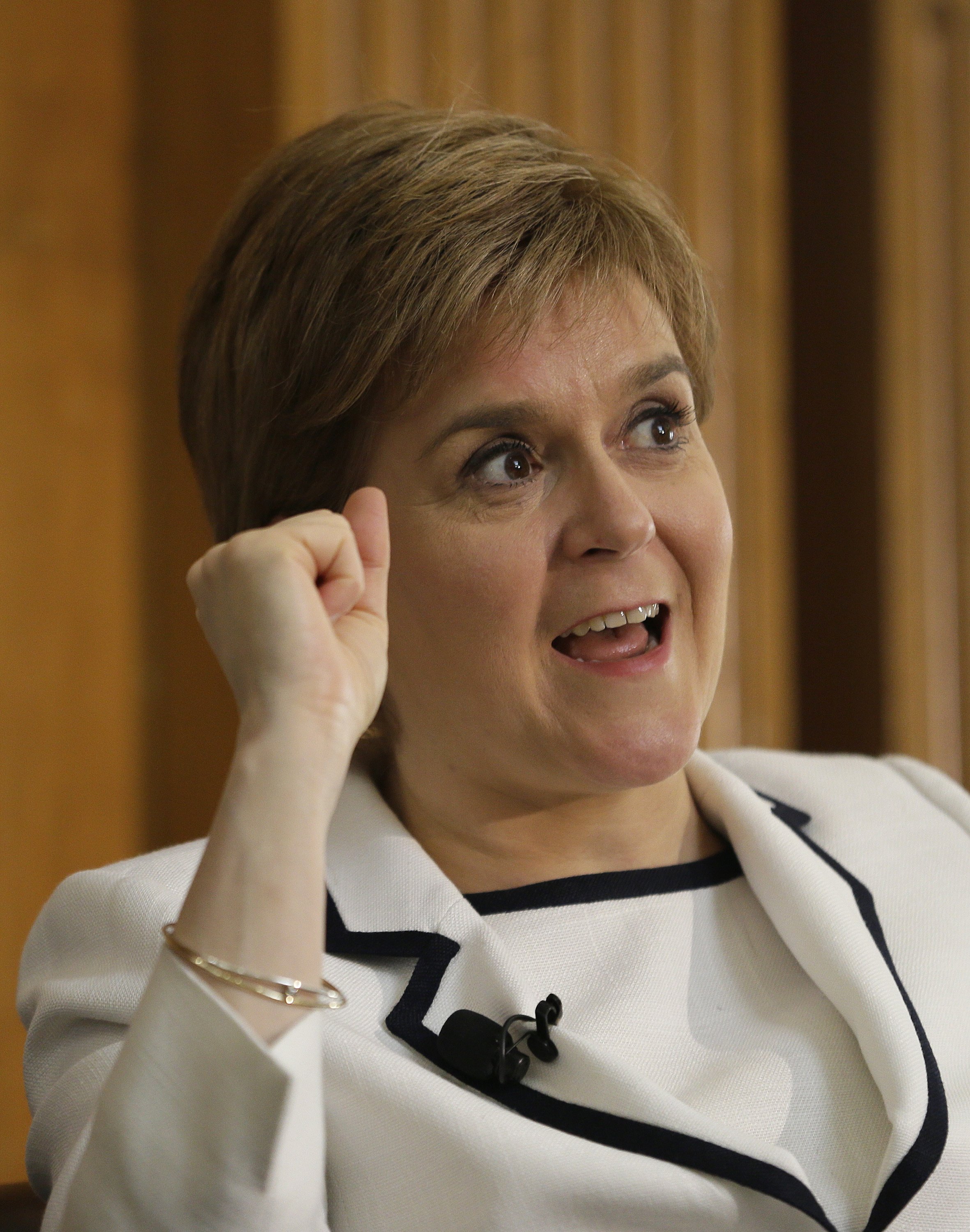 никола фергюсон стерджен. шотландский премьер никола стерджен. первым министром. никола стерджен королева. министр.