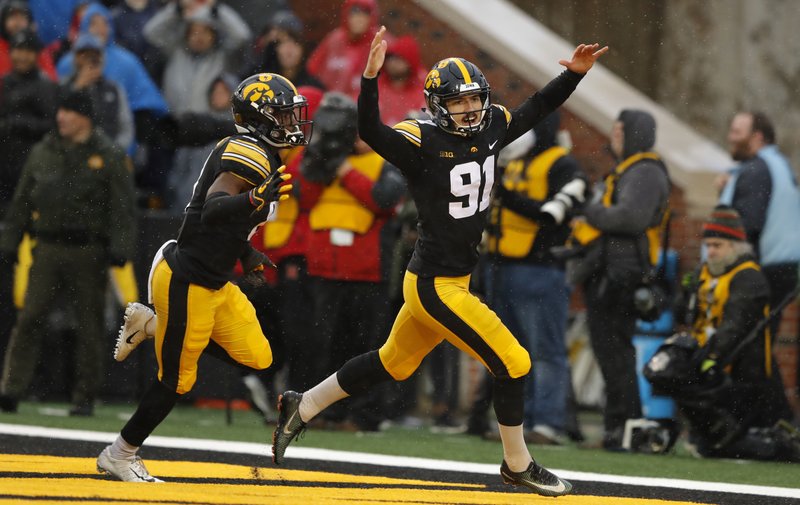 Recinos Fg Lifts Iowa Over Nebraska 31 28 At Final Whistle