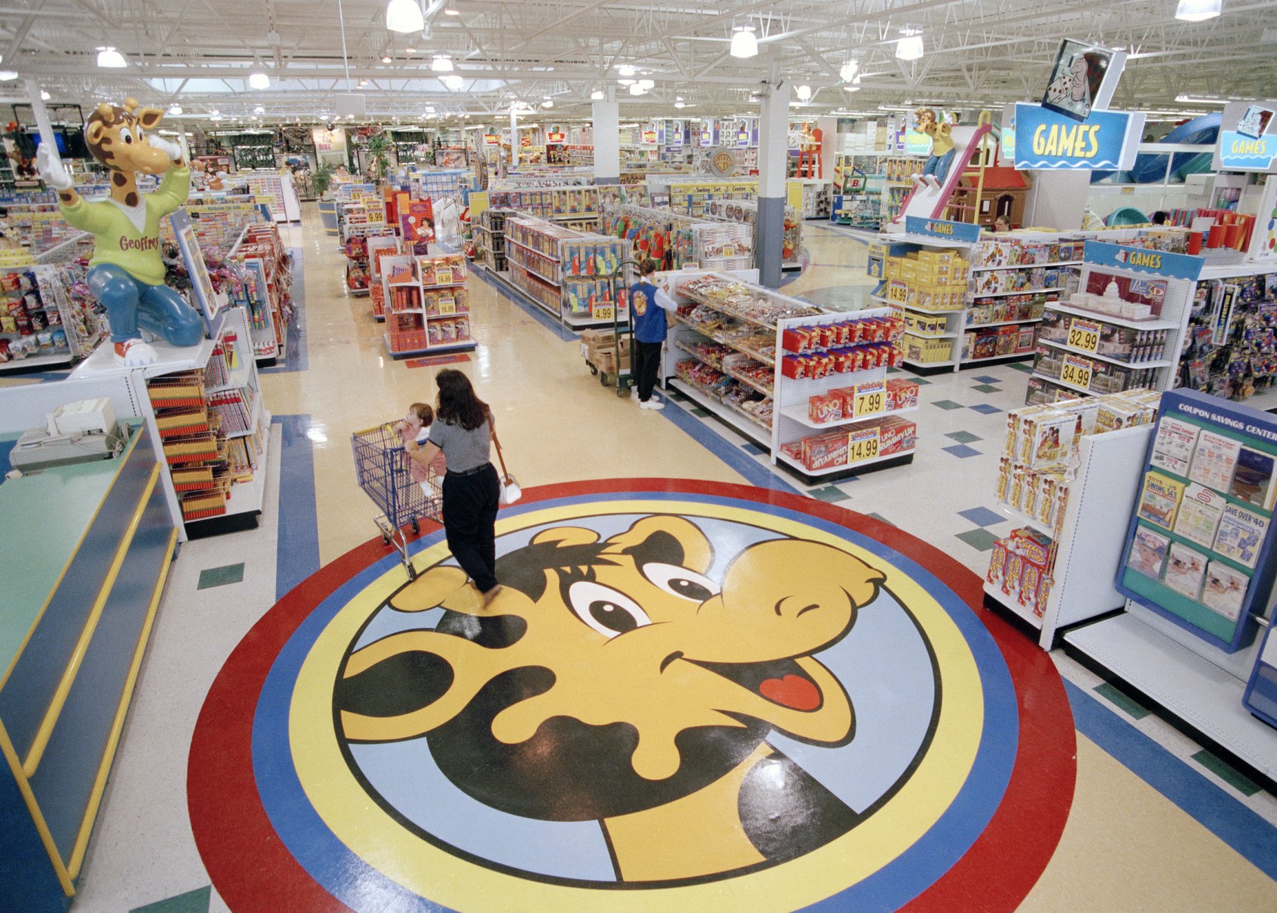 Toys R Us plans second act by holiday season AP News