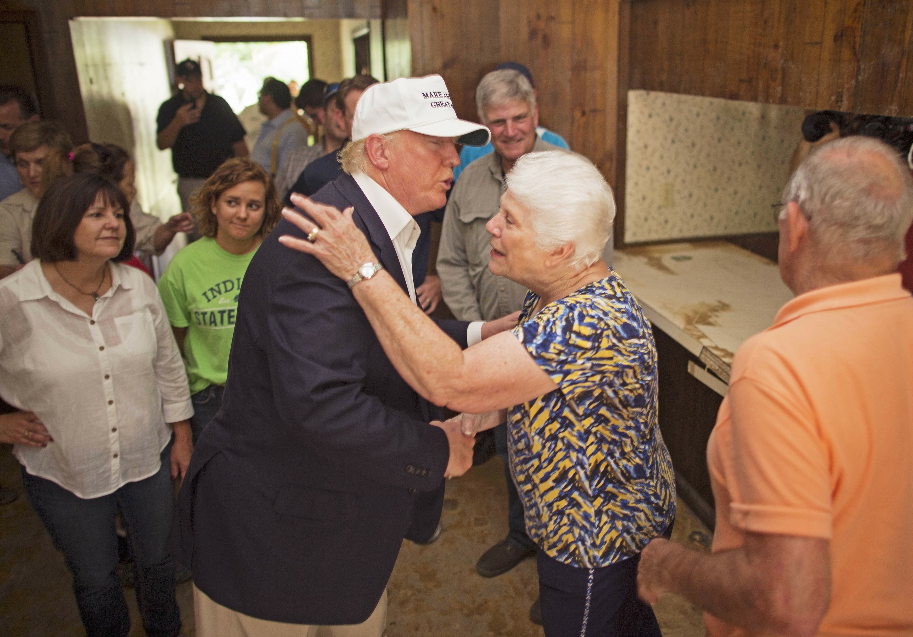 Touring flooding, Trump moves ahead with campaign turnaround