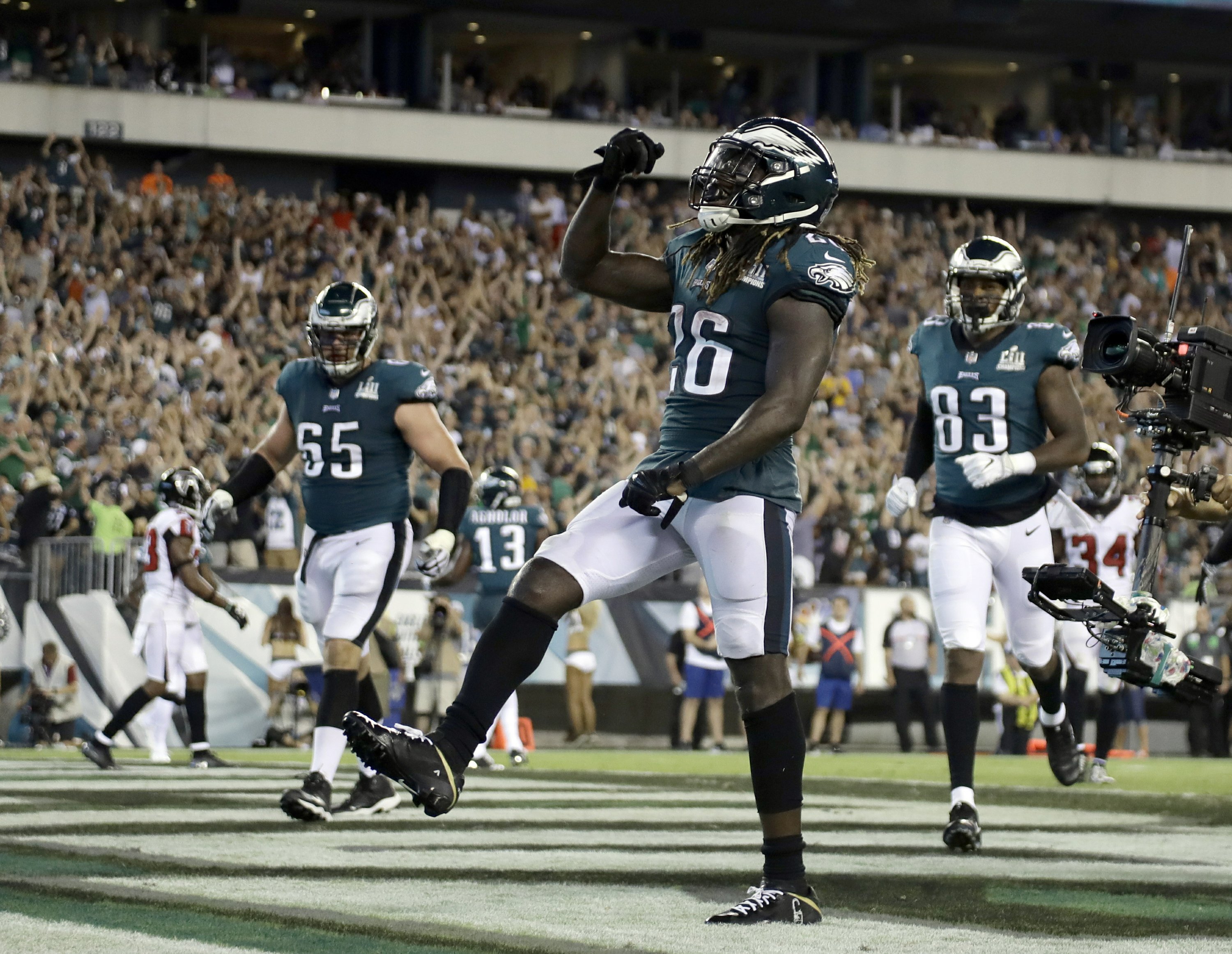 The Latest Eagles Beat Falcons 18 12 In Sloppy Nfl Opener