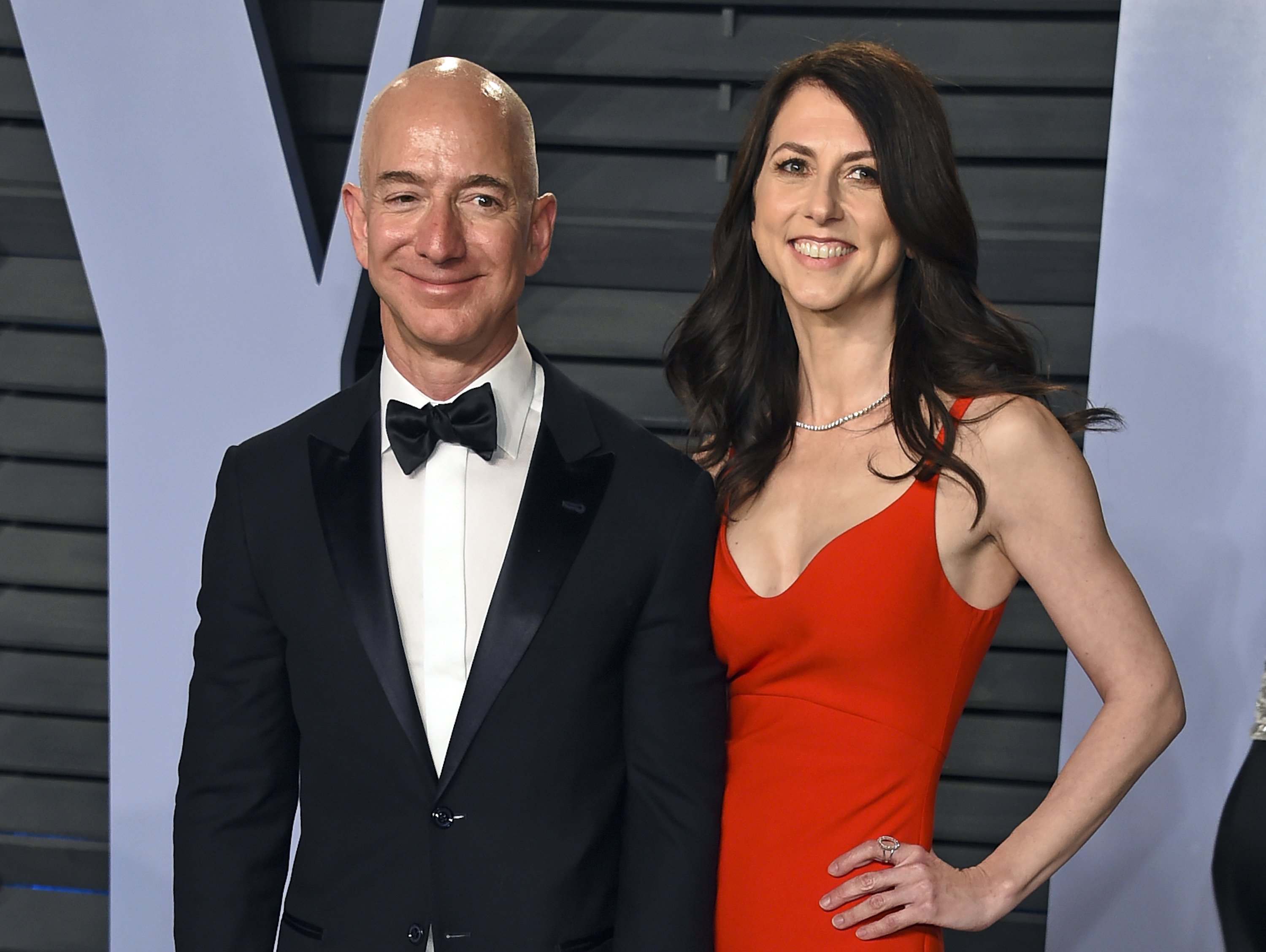 Fundador de Amazon Jeff Bezos y su esposa anuncian divorcio | AP News
