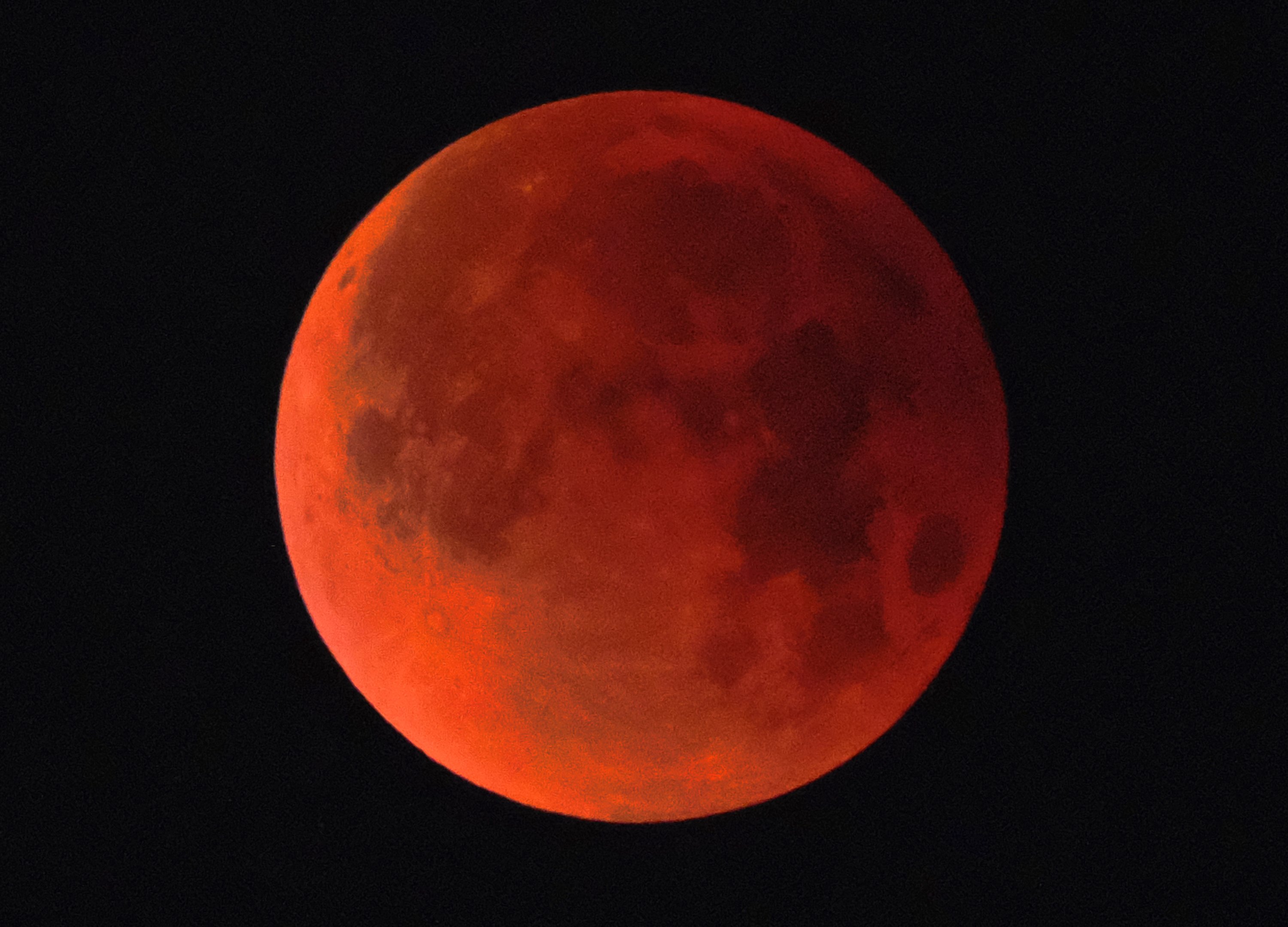 Lunar showstopper Super blue blood moon awes and wows AP News
