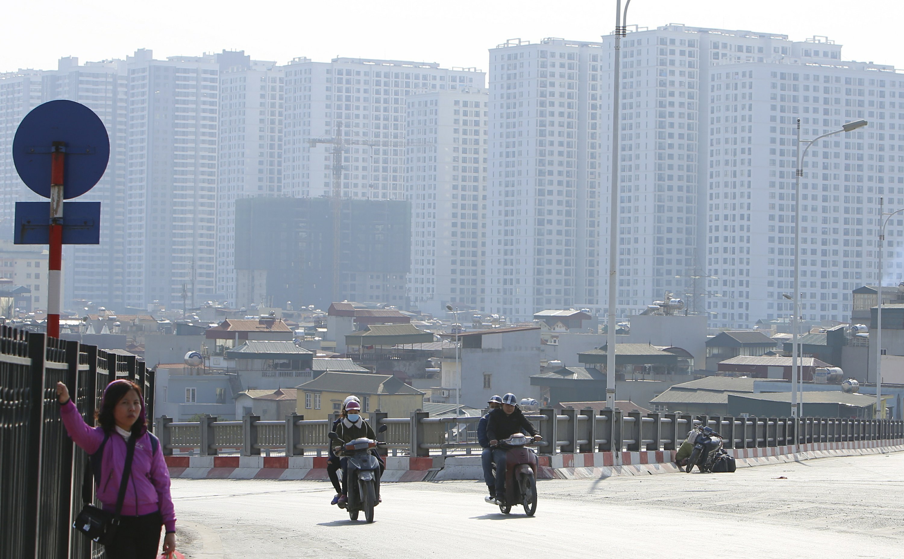 Vietnam sees 2016 growth at 6.2 pct, aided by building boom