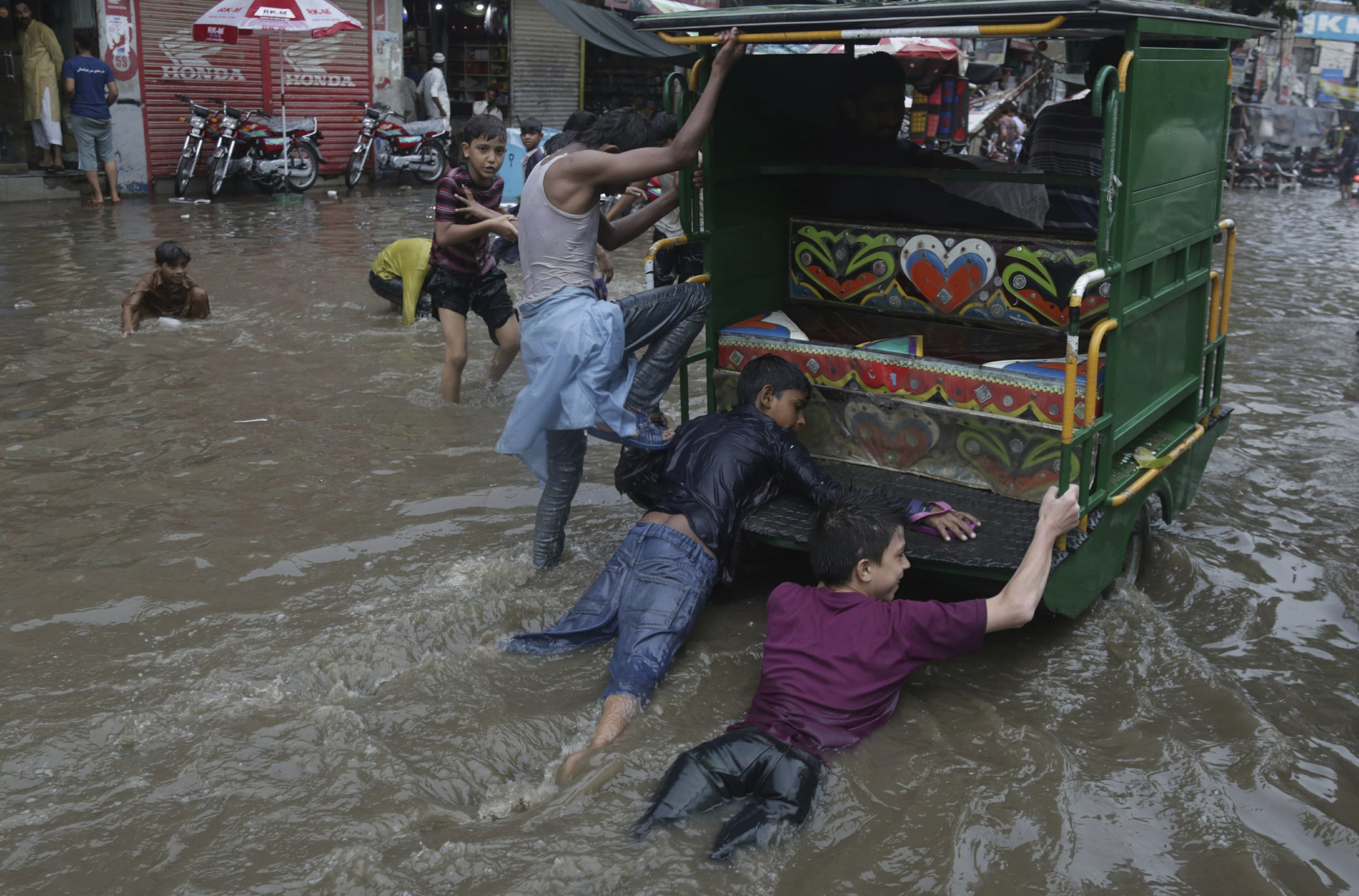 melting-of-glacier-causes-flash-floods-in-pakistan-s-north