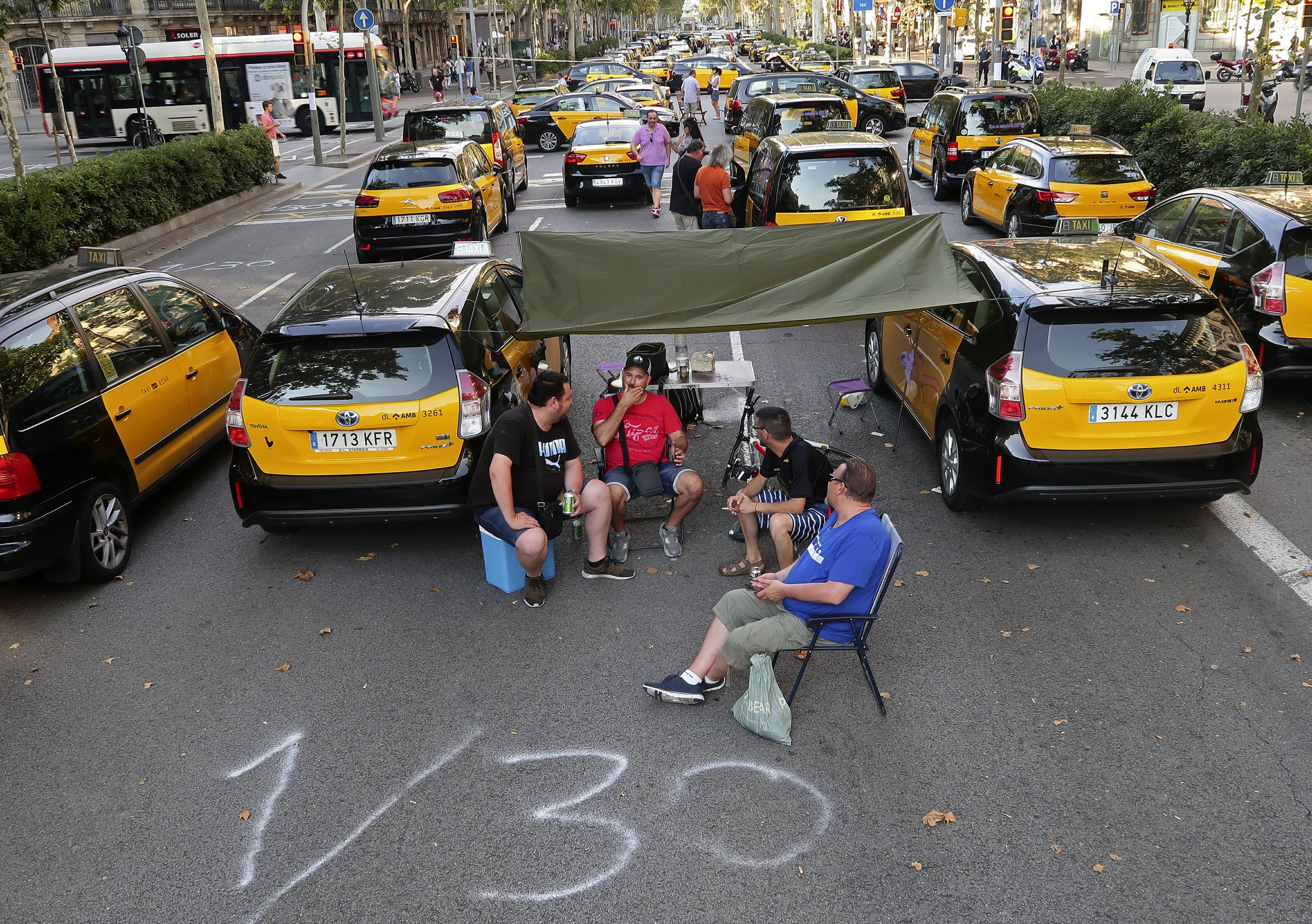 Spanish taxi driver protest retains momentum, snarls traffic AP News