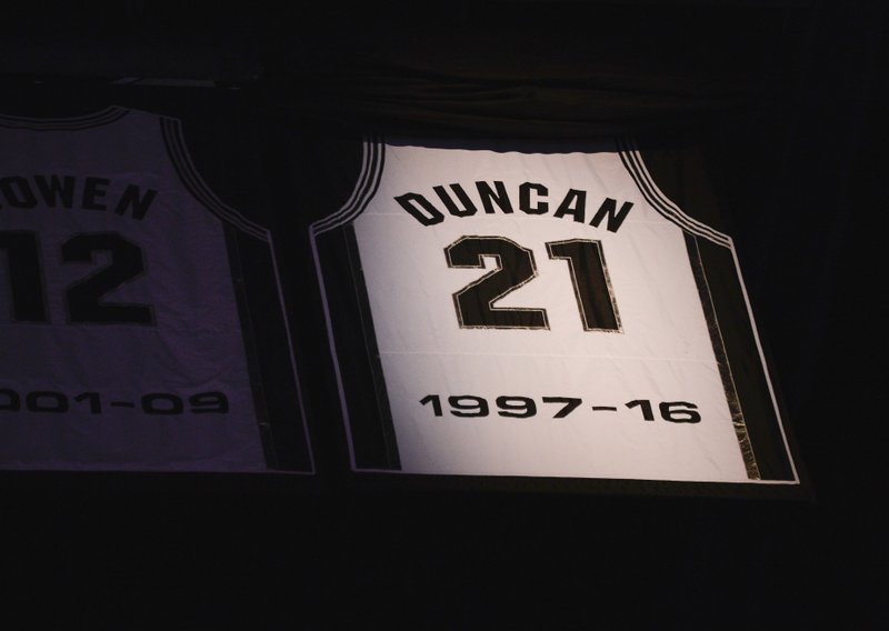 tim duncan jersey retirement game