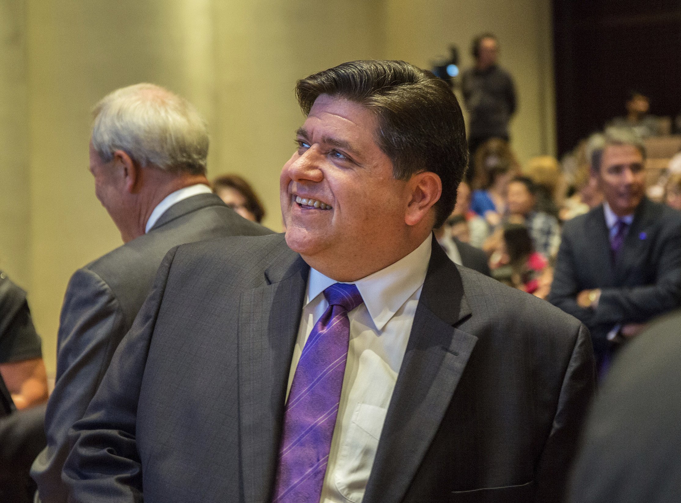 Billionaire JB Pritzker announces Illinois governor bid | AP News