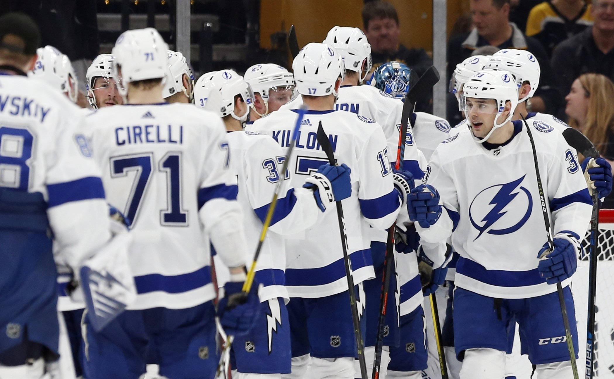 Lightning ties NHL record with 62nd win, beat Bruins 63 AP News