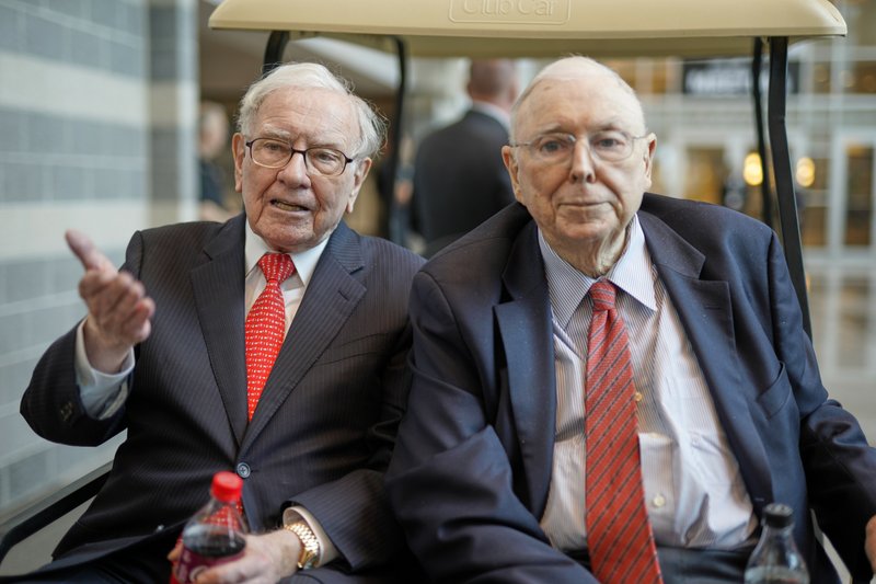 Investors gather to learn from Buffett and each other