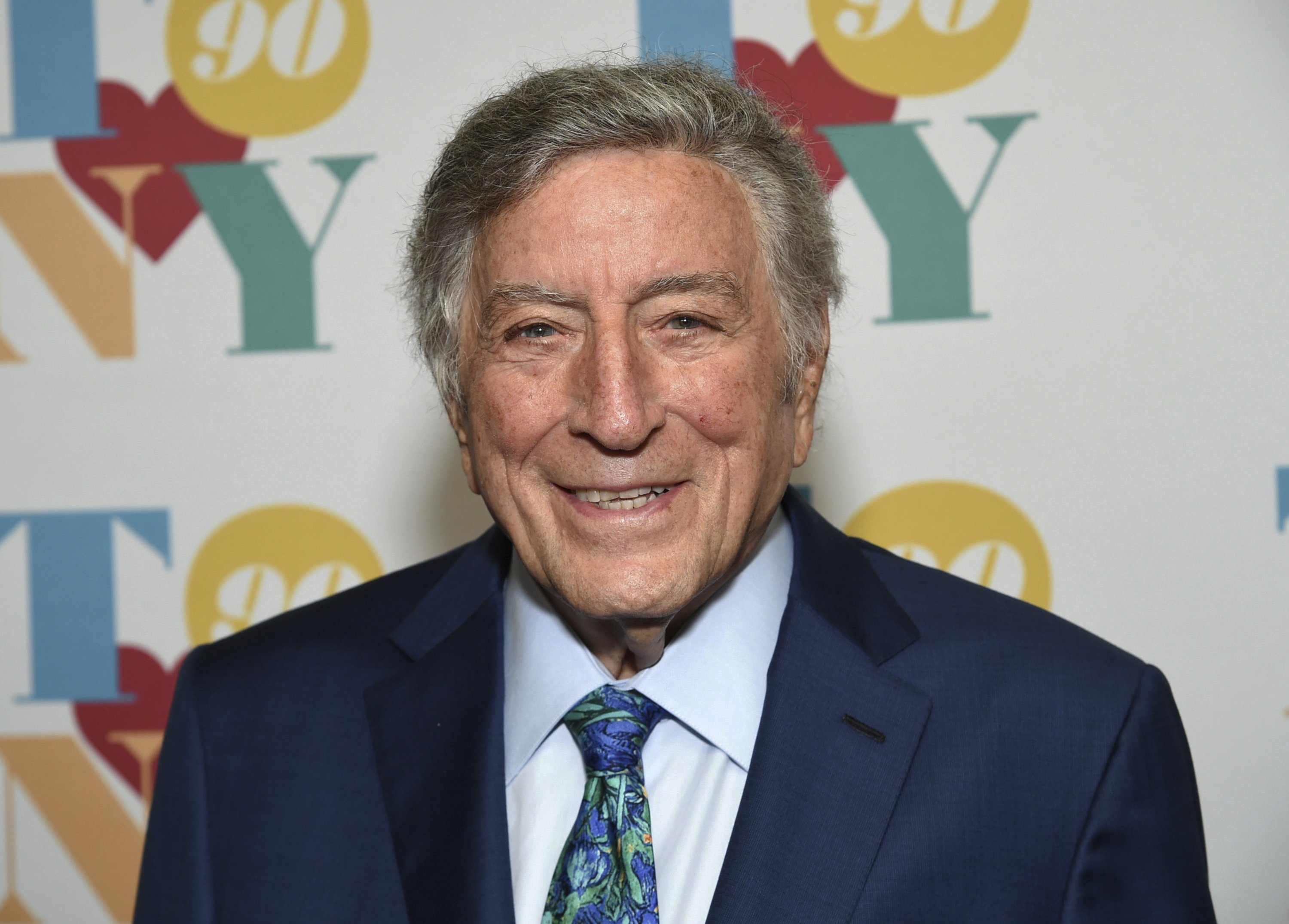 Tony bennett 2022. Арнольж беннет. Американский политолог скотт беннетт. Скотт беннетт. Скотт беннетт.