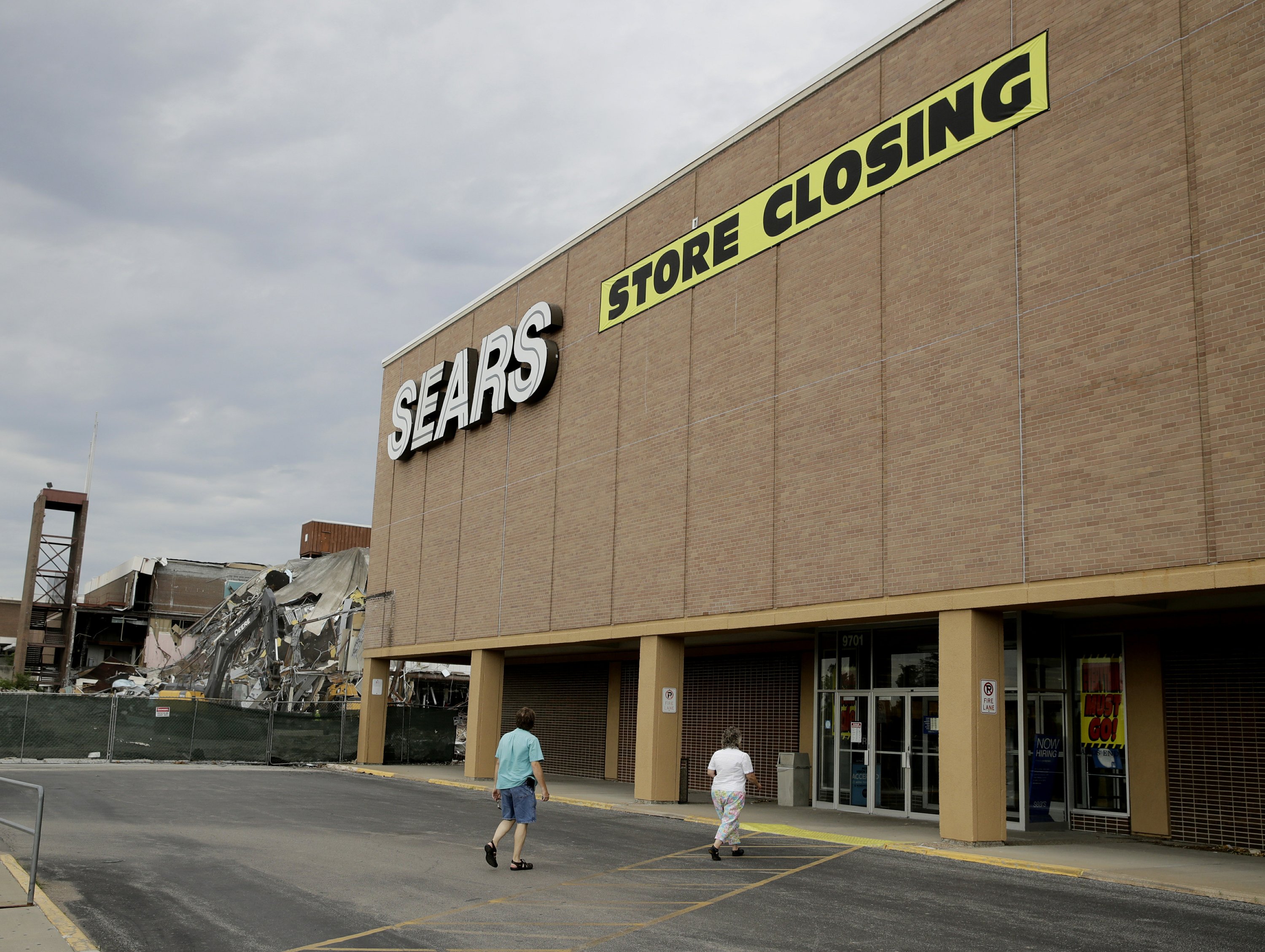 Seeking sears spotlight after sales slump Seeking sears spotlight after sales slump