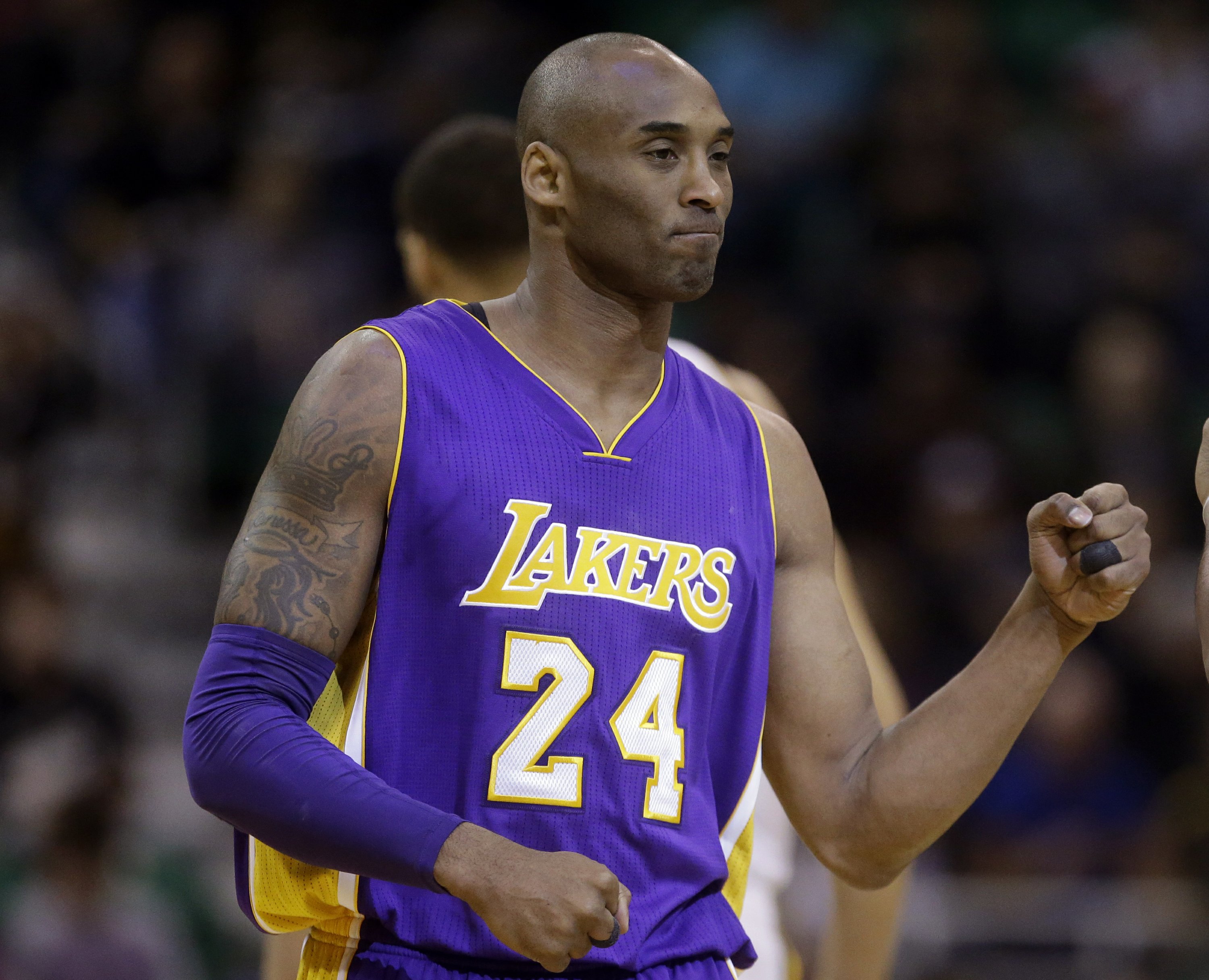 kobe wearing purple jersey