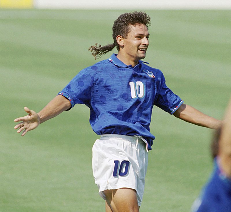 Baggio marks 50th birthday by visiting quake victims