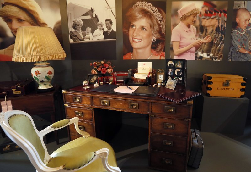 Buckingham Palace Exhibit Marks 20 Years Since Diana S Death