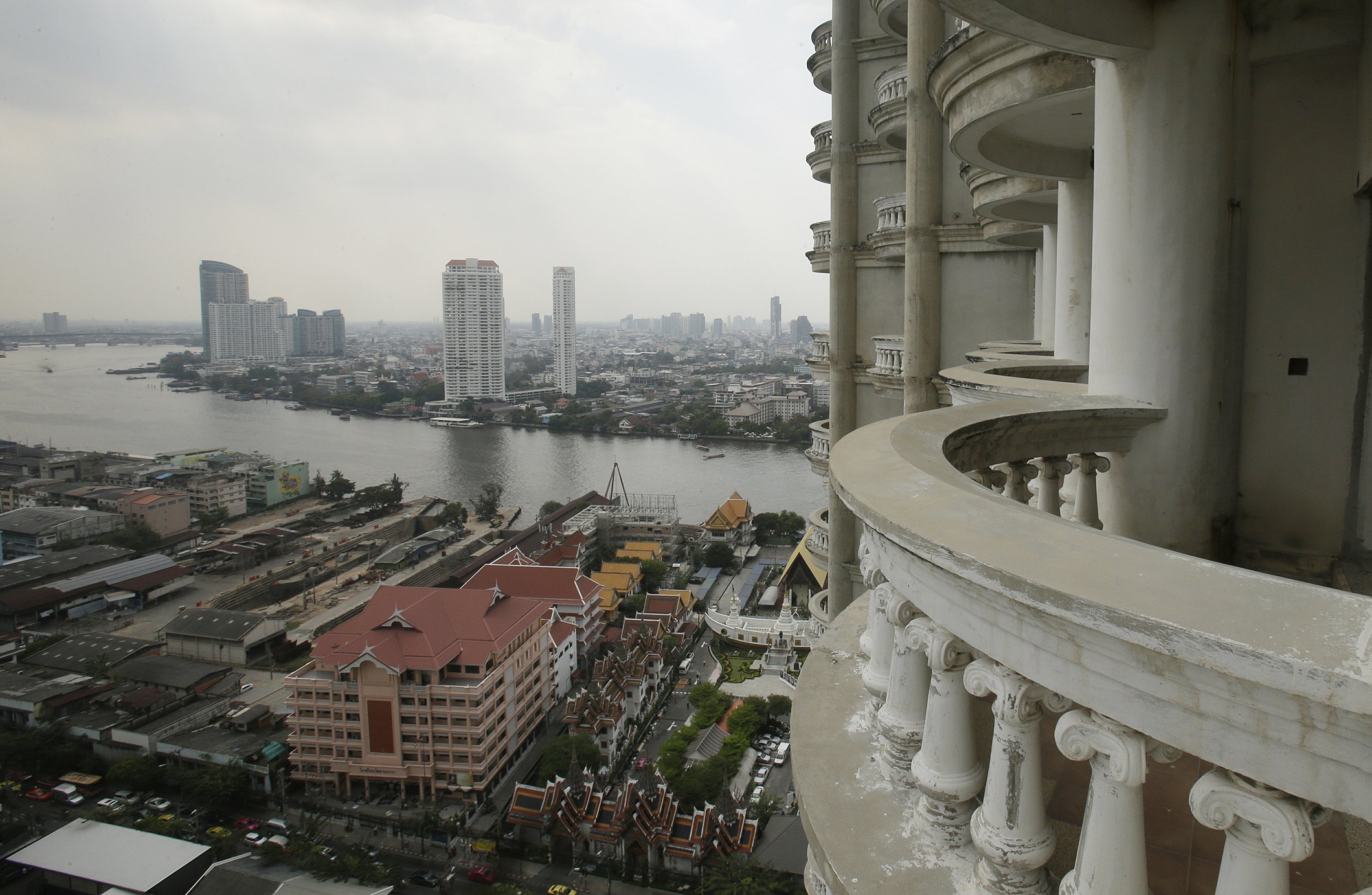 Ghost Tower Haunts Bangkok Years After Financial Crisis