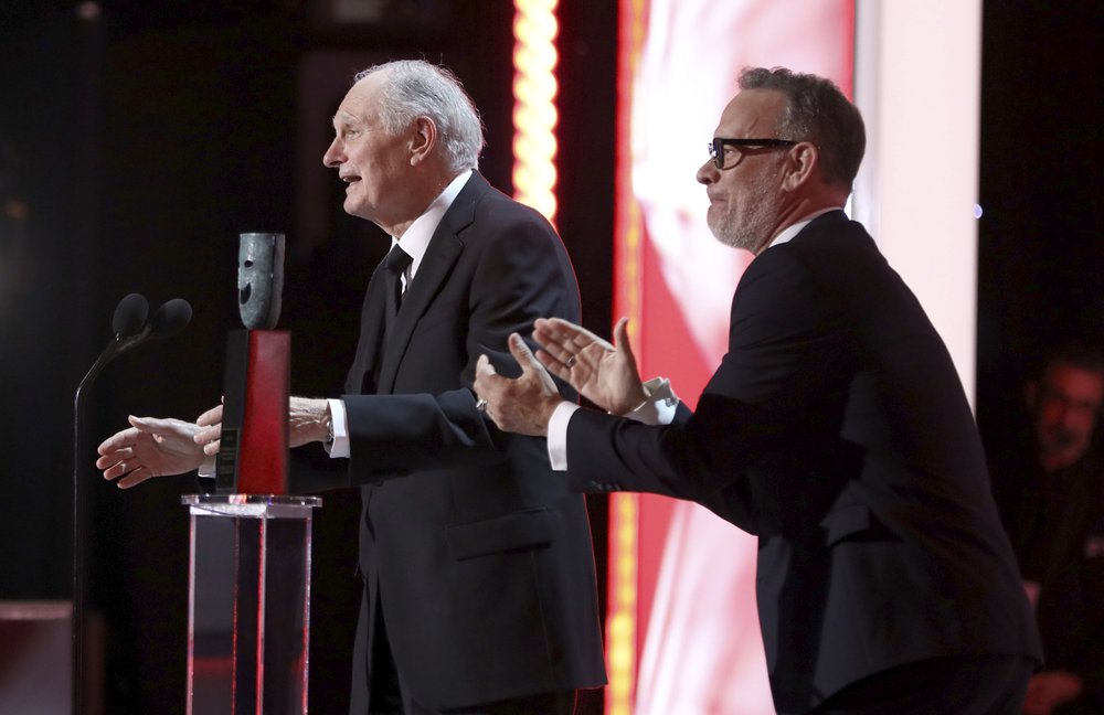 Alan Alda, Tom Hanks