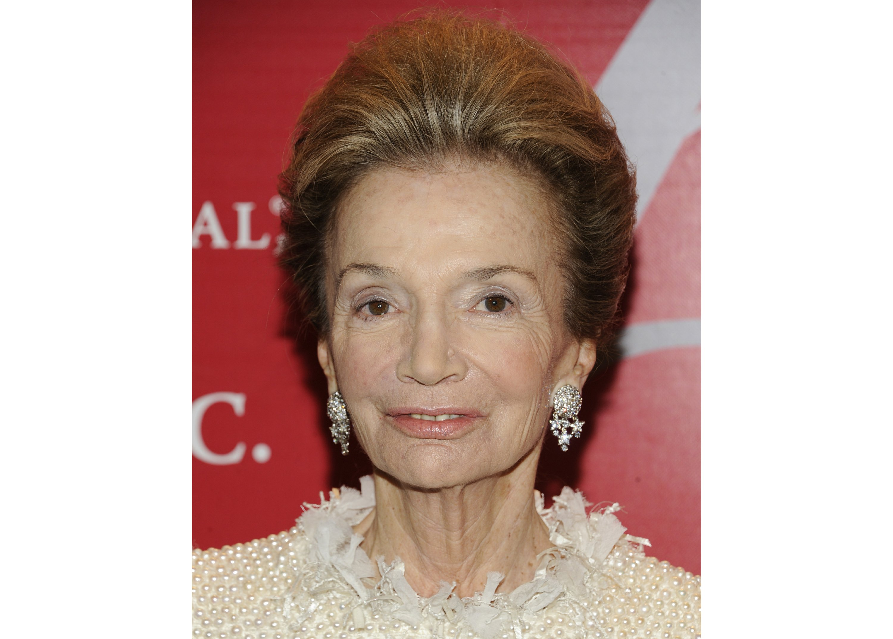 Lee Radziwill, stylish sister of Jackie Kennedy, dies at 85 | AP News