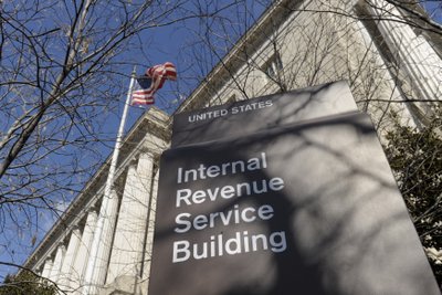 The IRS is recalling 46,000 workers to handle tax returns | AP News