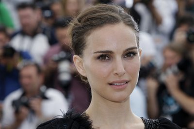 Natalie Portman Honored in Israel with ‘Jewish Nobel Prize’ (apnews.com)
