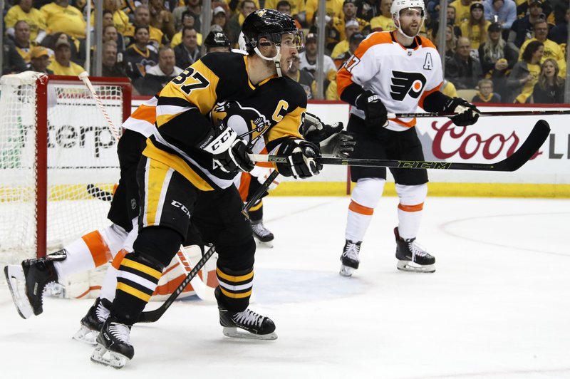 hat trick pushes Penguins past Flyers 