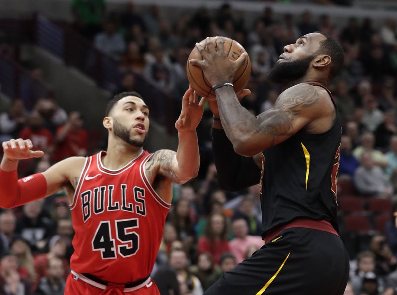 Lebron Gets 33 Points In Triple Double Cavs Beat Bulls