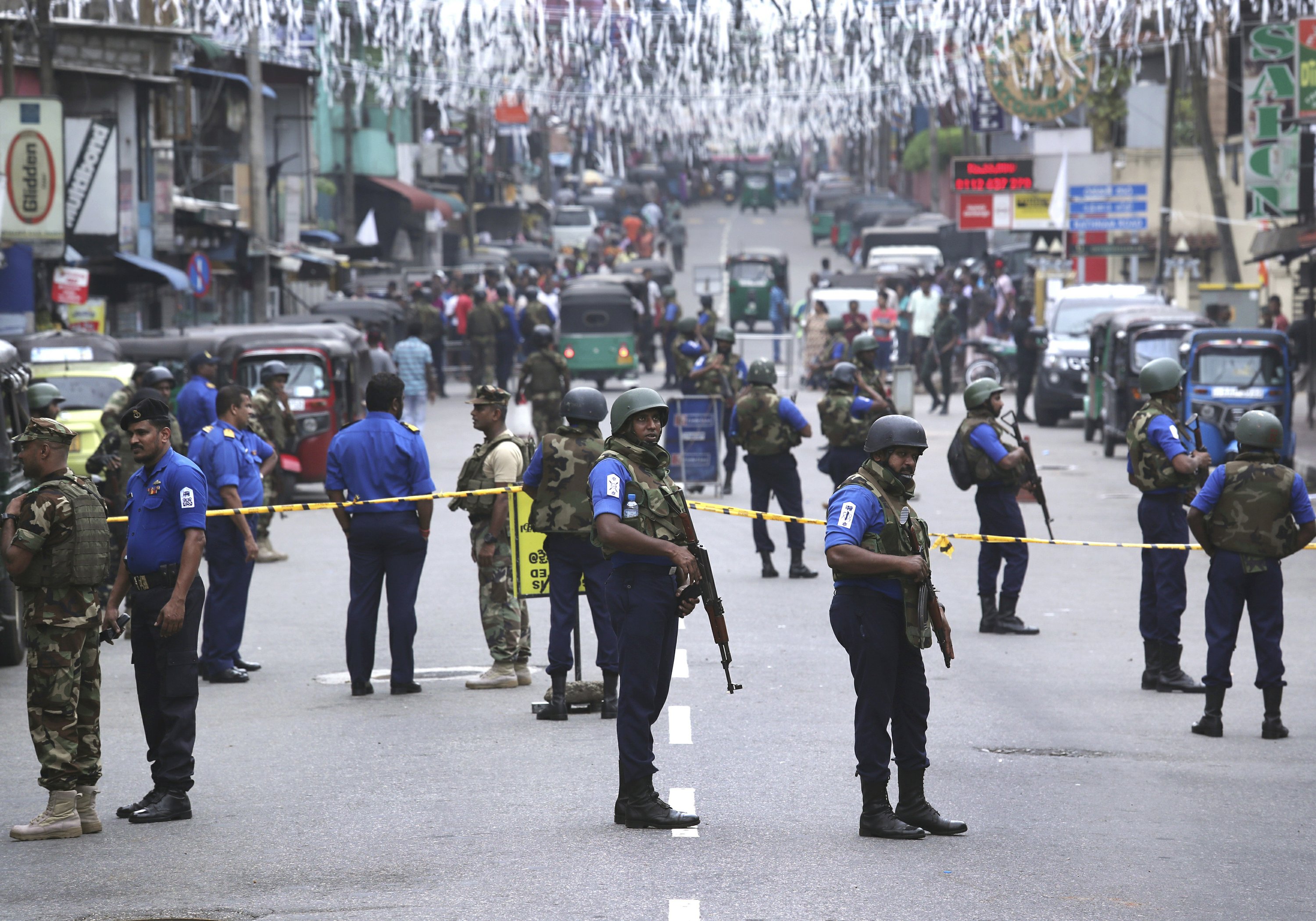 Militants set off bombs during Sri Lanka raid, killing 15 Militants set off bombs during Sri Lanka raid, killing 15