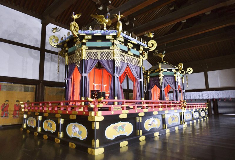 Elaborate Throne For Japan S Next Emperor Arrives In Tokyo