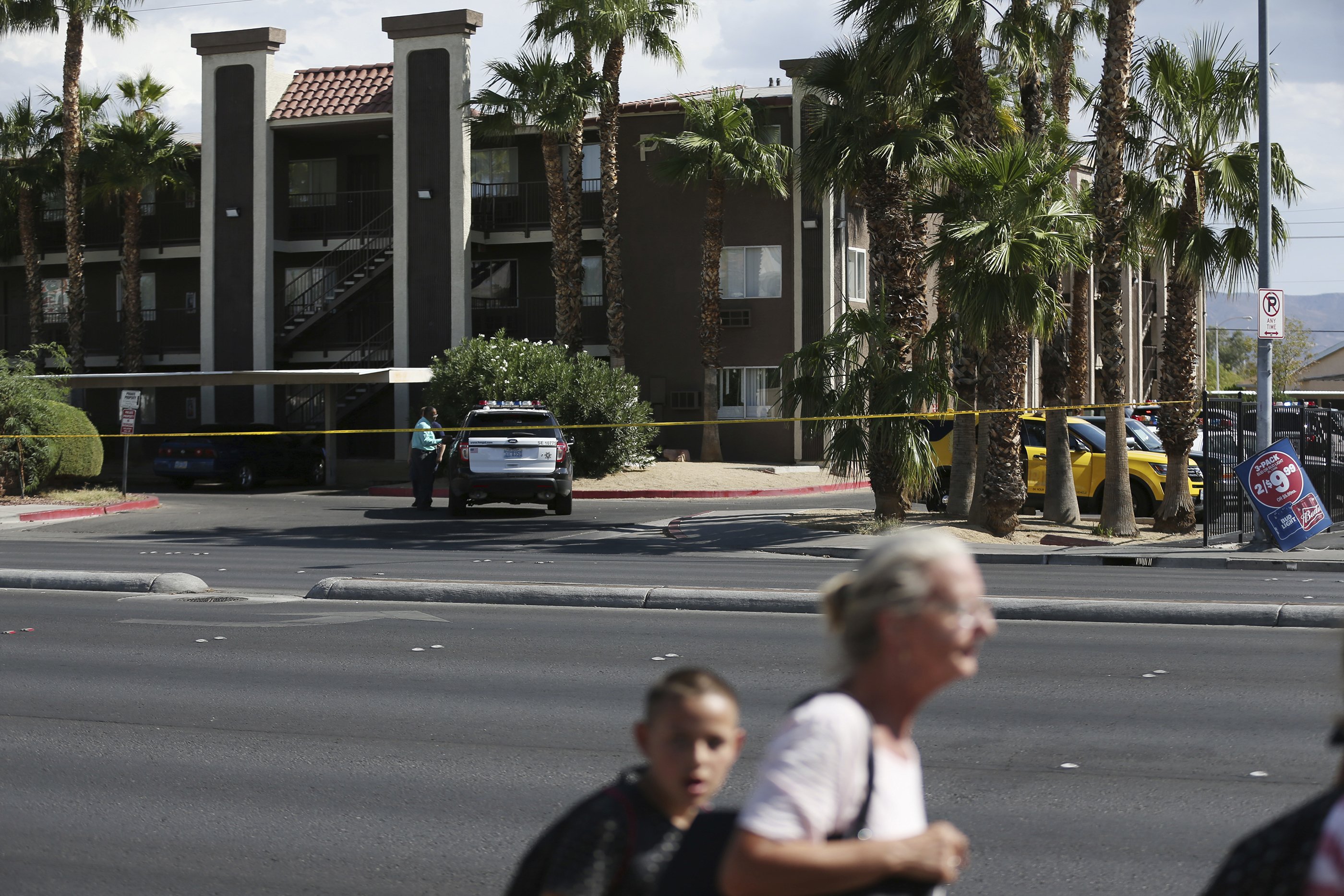 Police 1 Dead 2 Wounded In Vegas Apartment Area Shooting Police 1 Dead 2 Wounded In Vegas Apartment Area Shooting